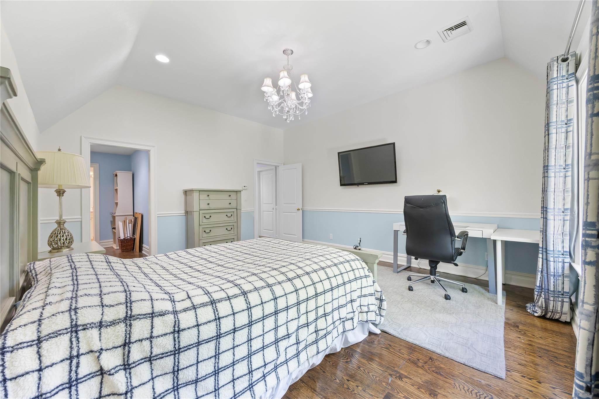 Single Family Valley  Nassau County, NY 11568, MLS-865490-21