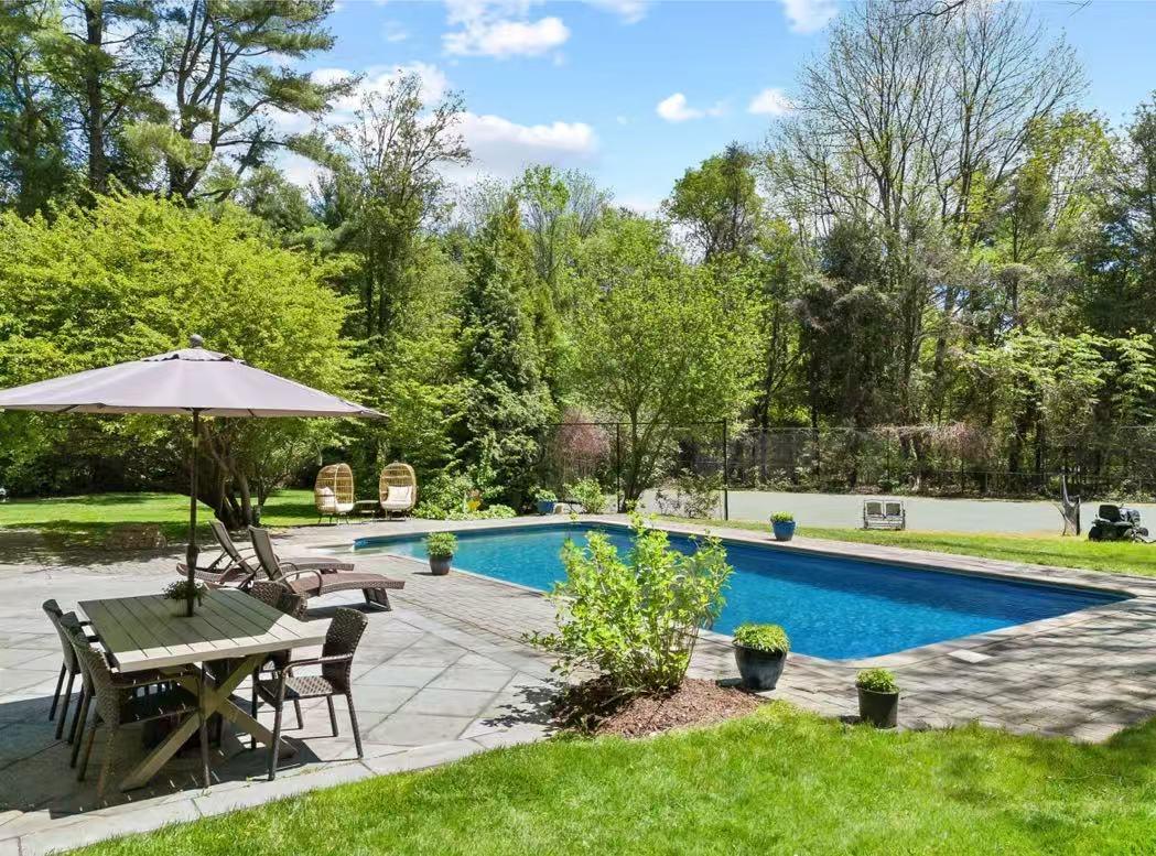 Single Family Valley  Nassau County, NY 11568, MLS-865490-34
