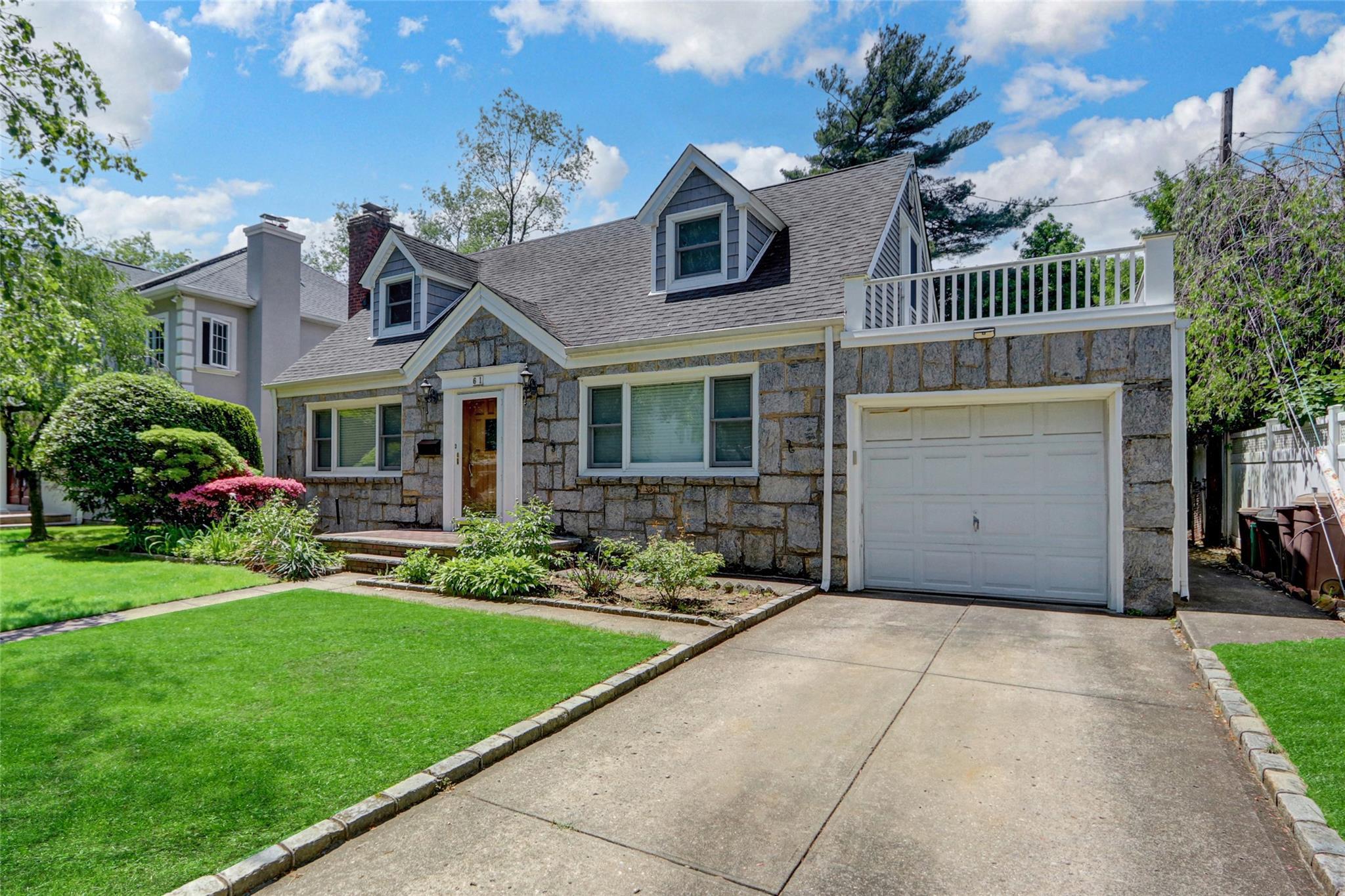 Single Family Maple  Nassau County, NY 11040, MLS-865553-2