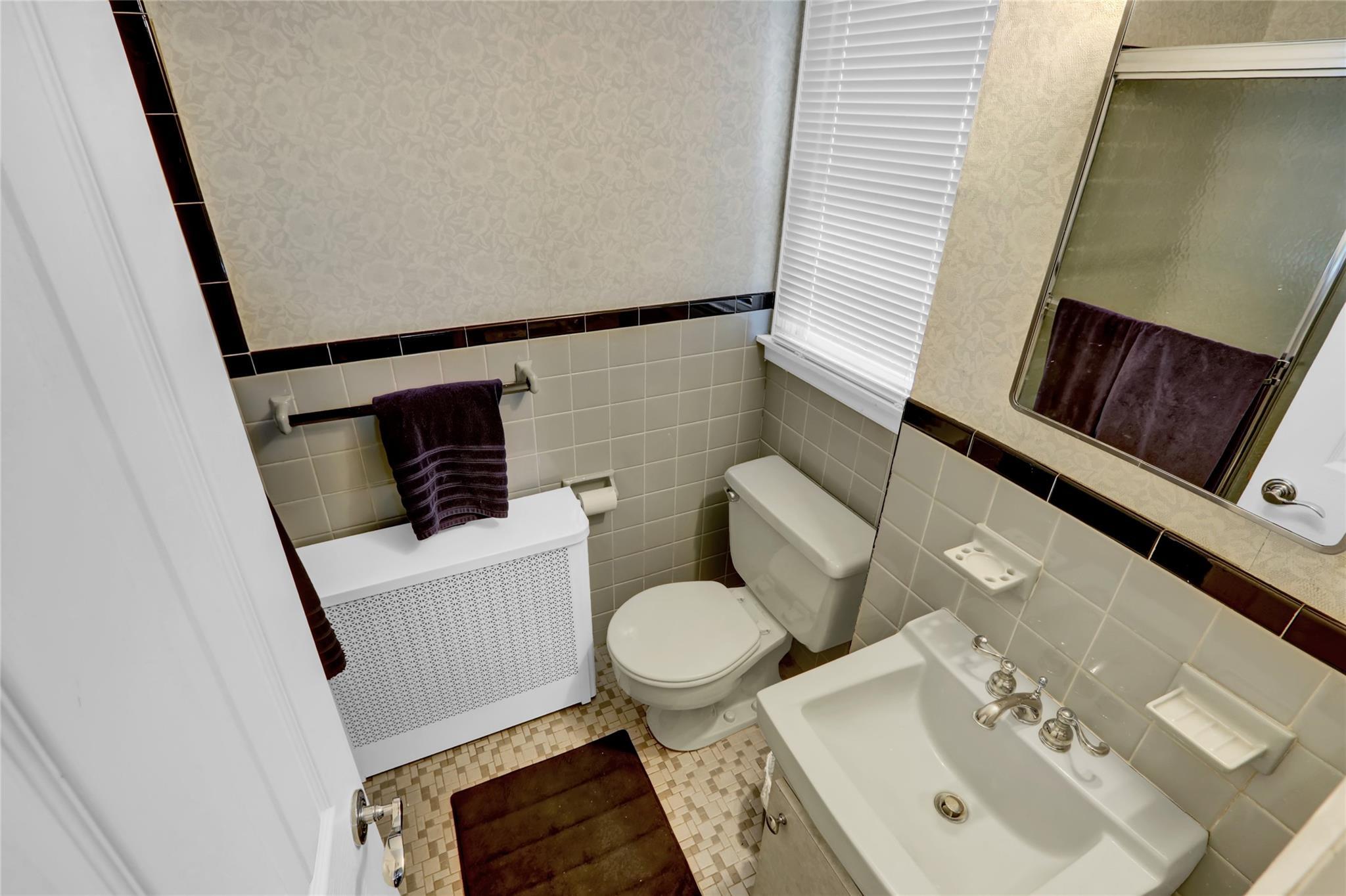 Single Family Maple  Nassau County, NY 11040, MLS-865553-22