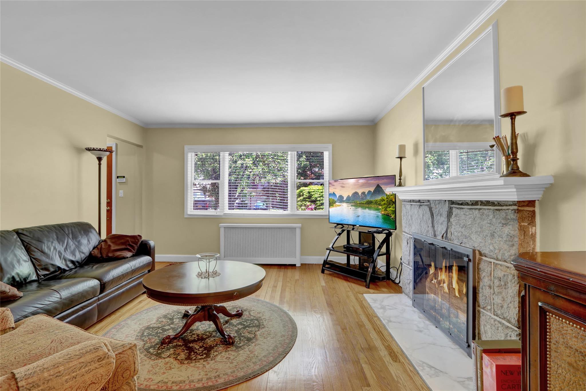 Single Family Maple  Nassau County, NY 11040, MLS-865553-5