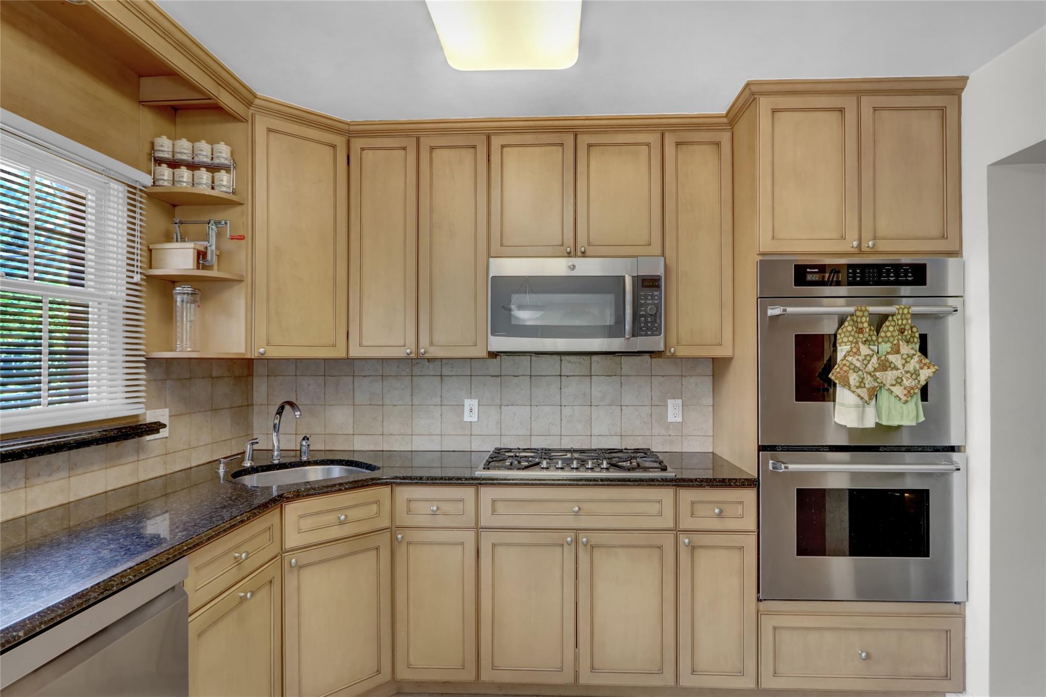 Single Family Maple  Nassau County, NY 11040, MLS-865553-9