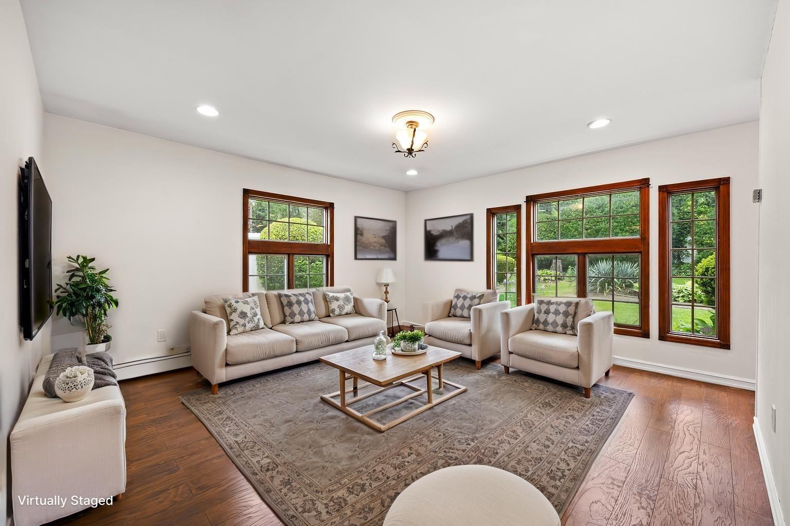 Single Family Arizona  Nassau County, NY 11791, MLS-865616-21