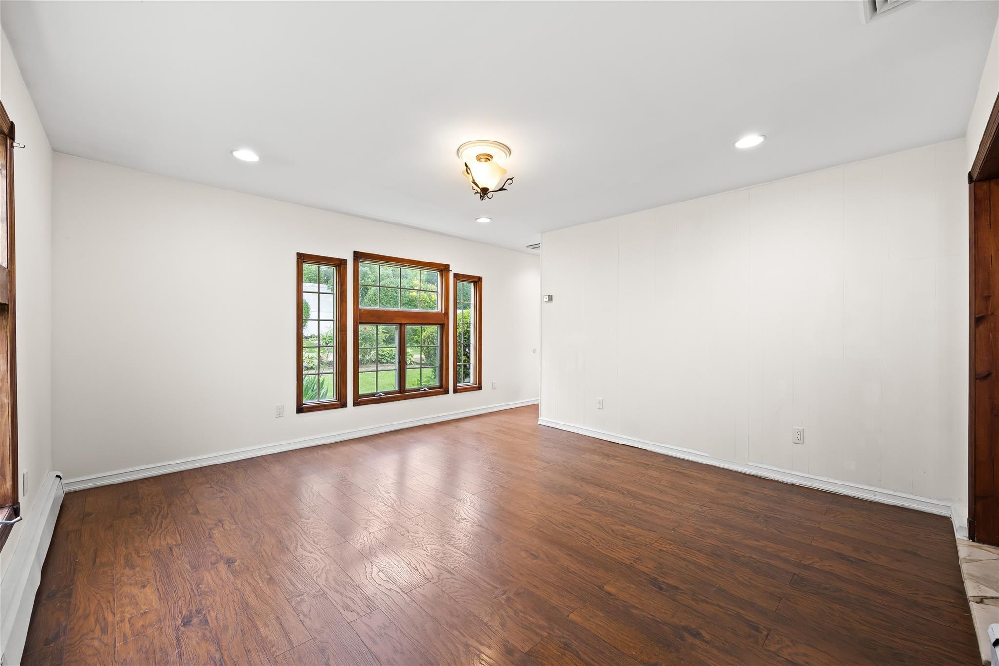 Single Family Arizona  Nassau County, NY 11791, MLS-865616-25