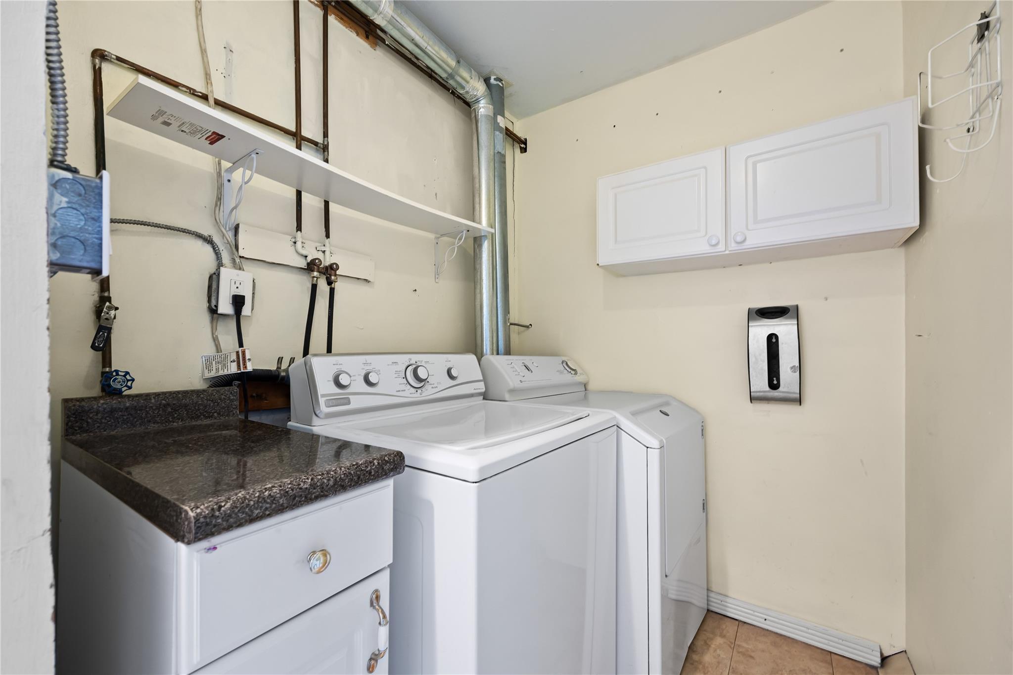 Single Family Arizona  Nassau County, NY 11791, MLS-865616-27
