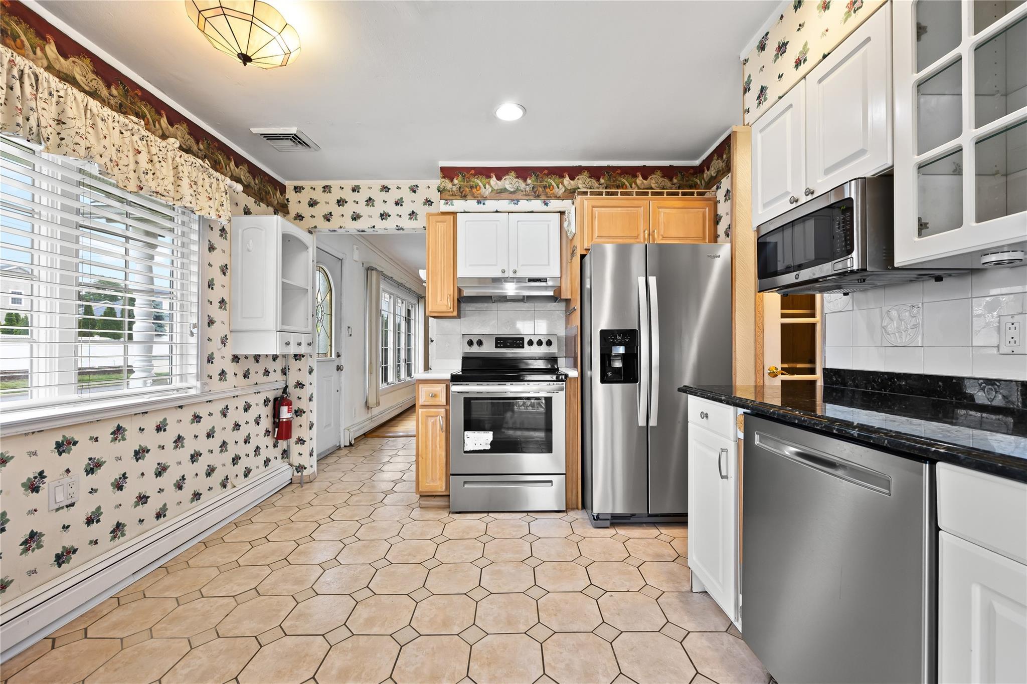 Single Family Arizona  Nassau County, NY 11791, MLS-865616-9