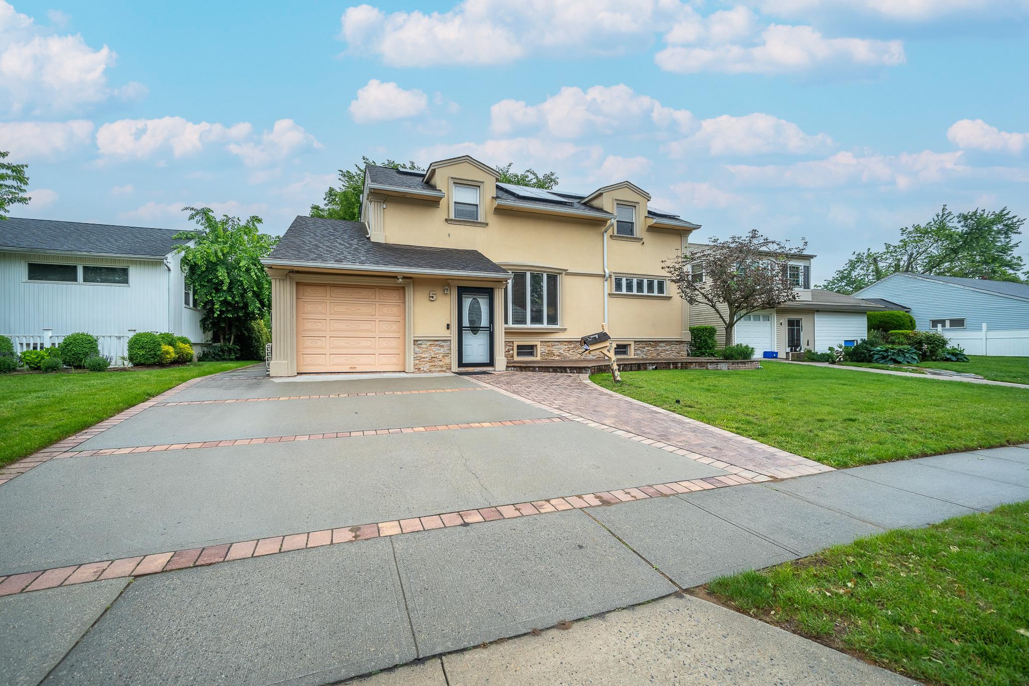 Single Family Forest  Nassau County, NY 11581, MLS-865657-4
