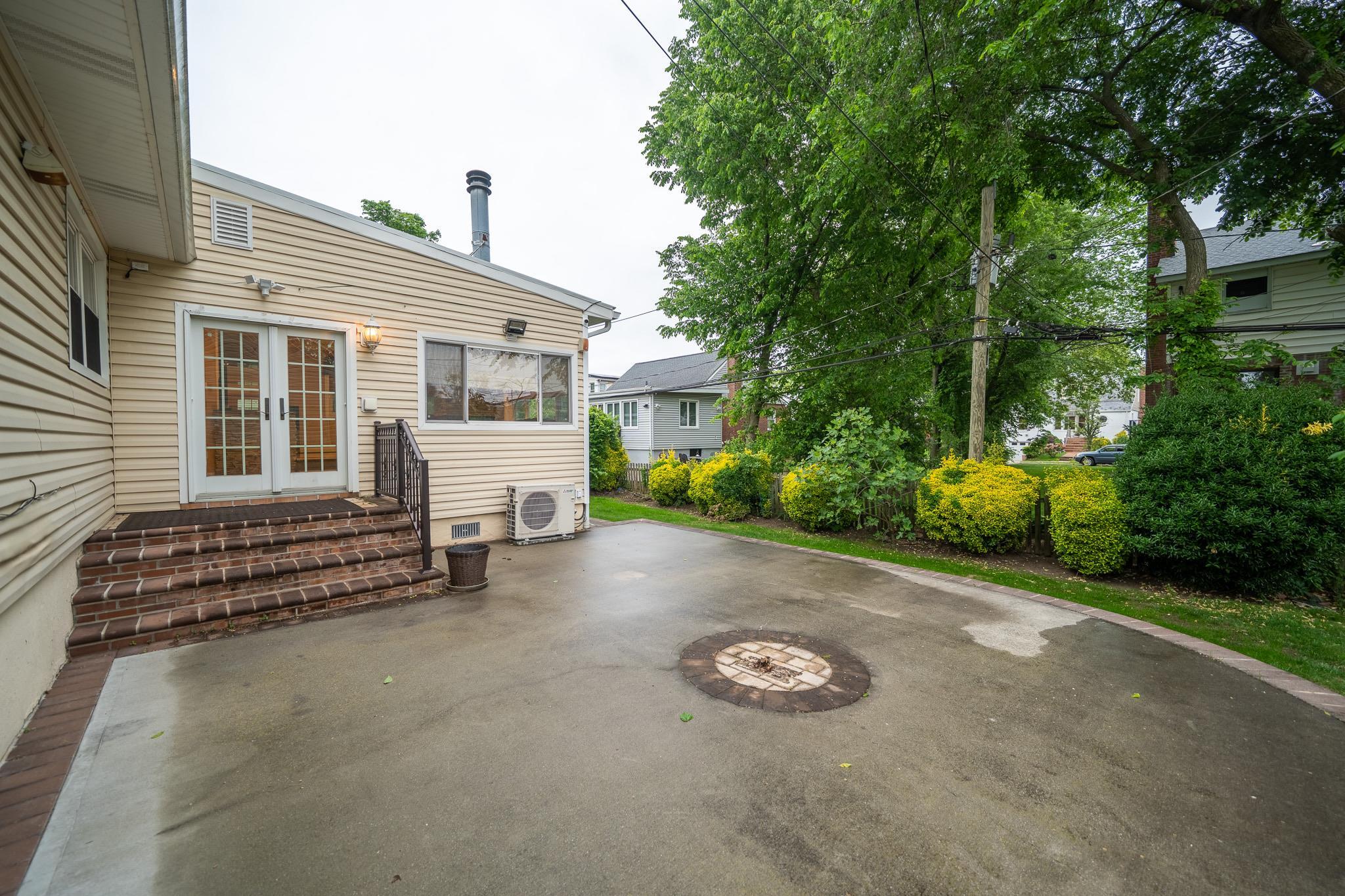 Single Family Forest  Nassau County, NY 11581, MLS-865657-43