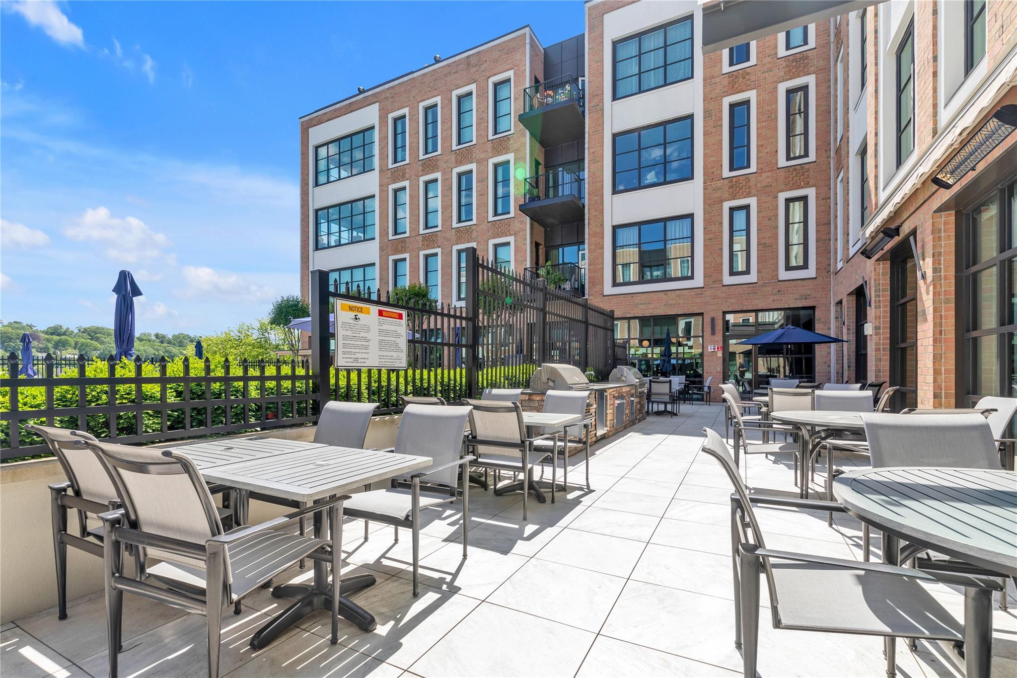 Condo Garvies Point  Nassau County, NY 11542, MLS-865690-10