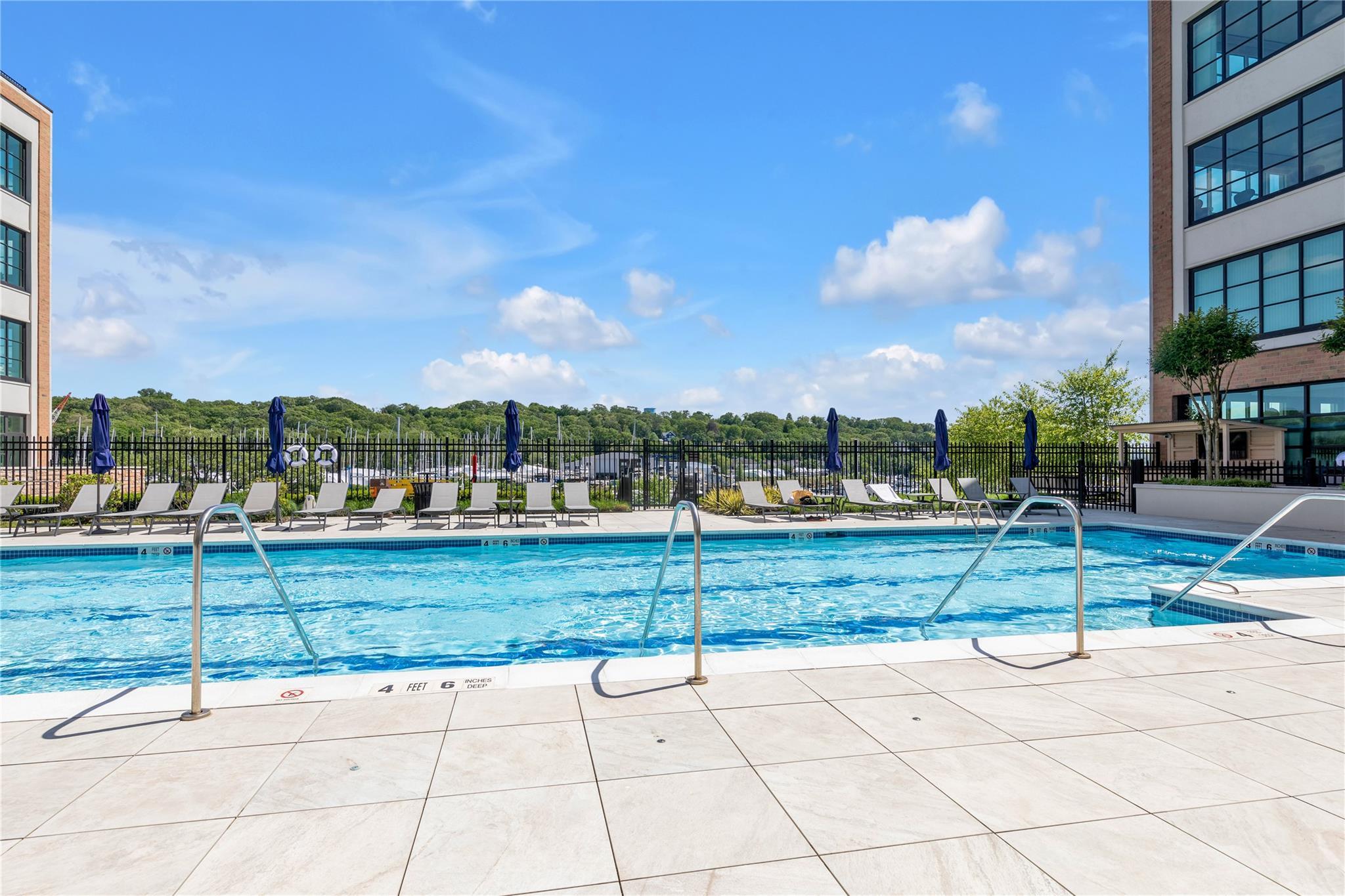 Condo Garvies Point  Nassau County, NY 11542, MLS-865690-11