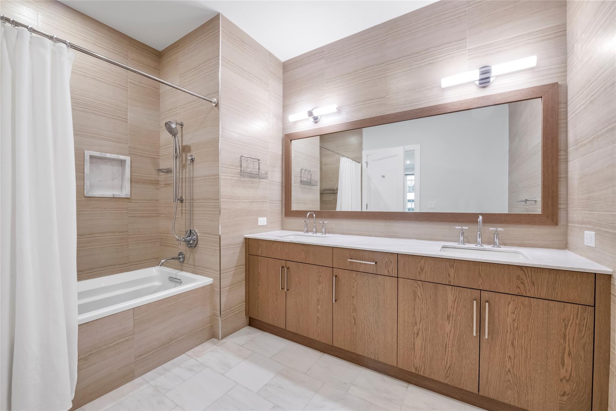 Condo Garvies Point  Nassau County, NY 11542, MLS-865690-18