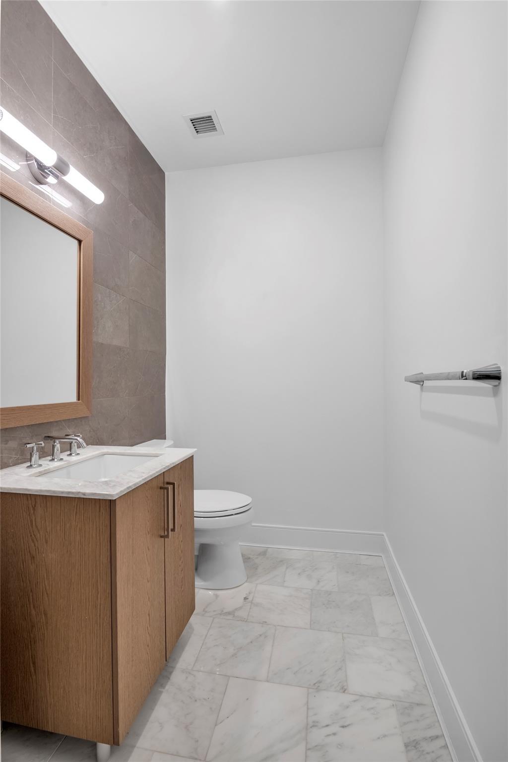 Condo Garvies Point  Nassau County, NY 11542, MLS-865690-19