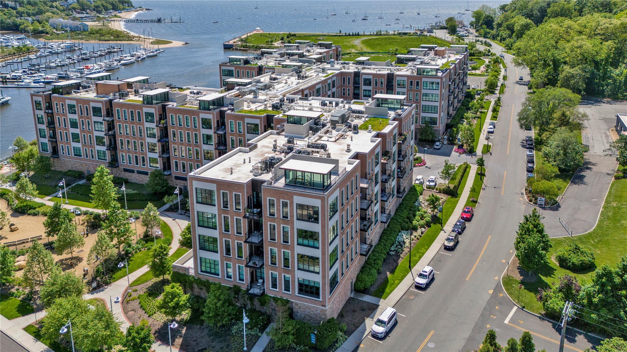 Condo Garvies Point  Nassau County, NY 11542, MLS-865690-3