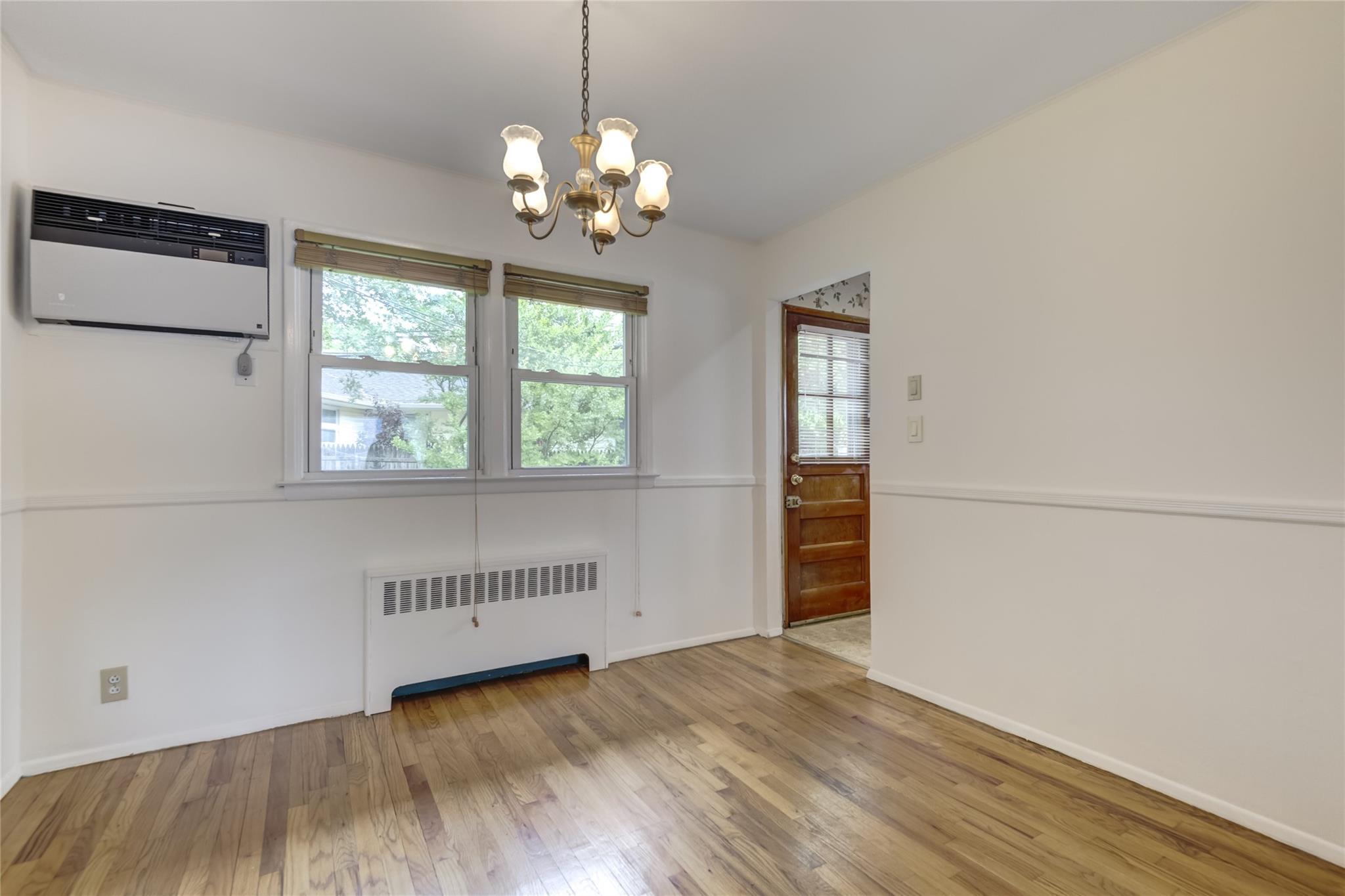 Single Family Newmarket  Nassau County, NY 11791, MLS-865739-10