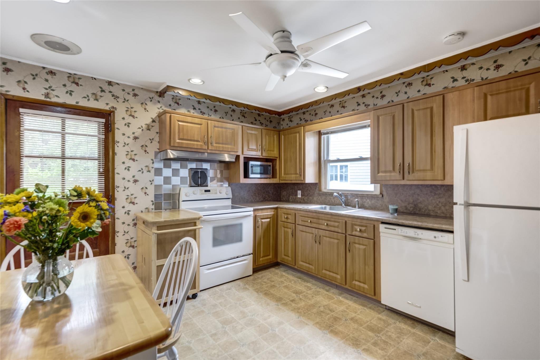 Single Family Newmarket  Nassau County, NY 11791, MLS-865739-11