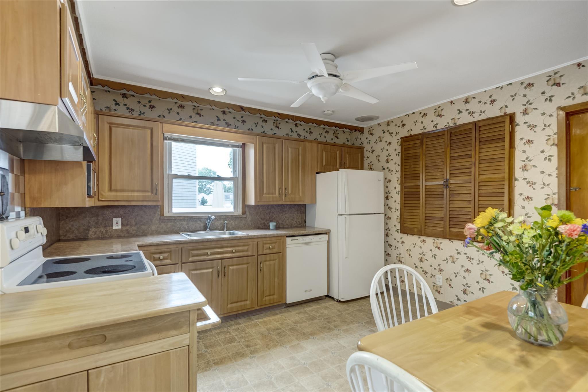 Single Family Newmarket  Nassau County, NY 11791, MLS-865739-12