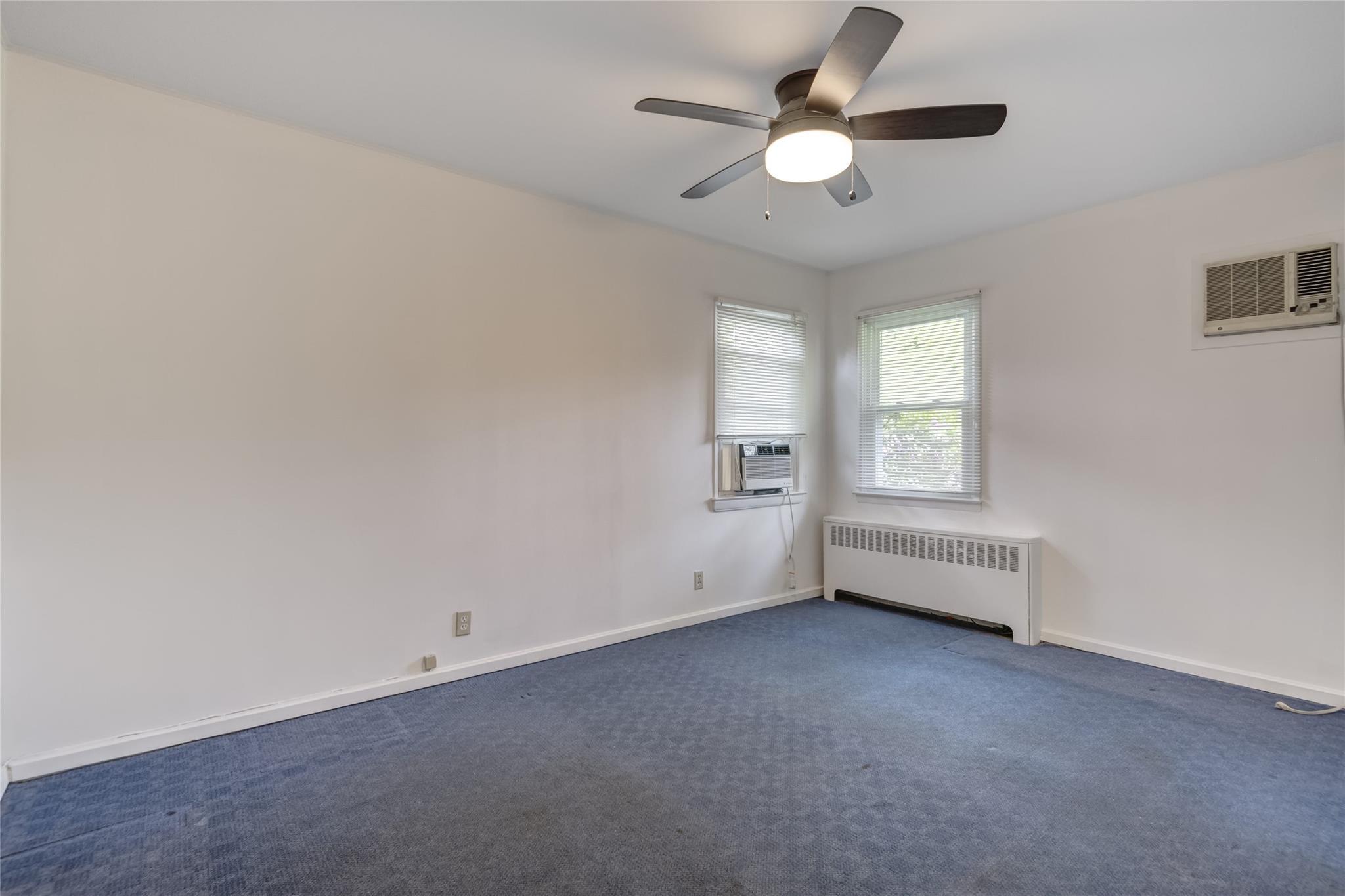 Single Family Newmarket  Nassau County, NY 11791, MLS-865739-13