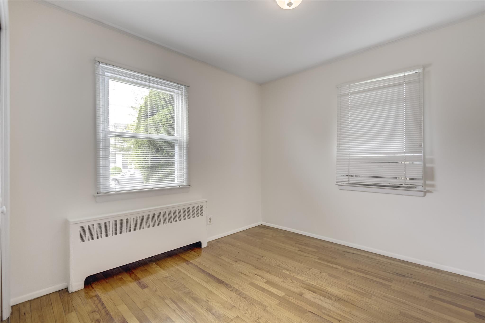 Single Family Newmarket  Nassau County, NY 11791, MLS-865739-15