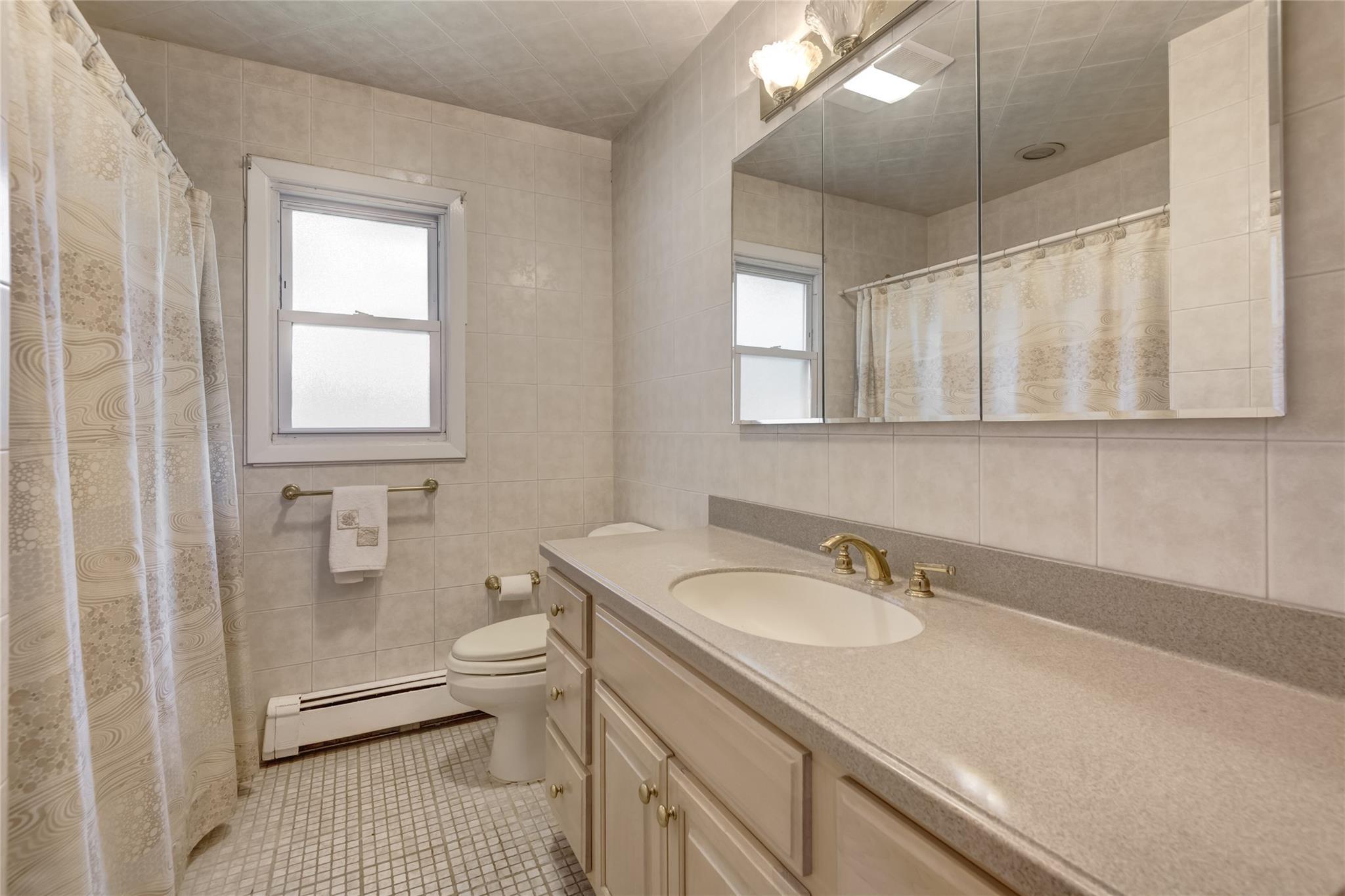 Single Family Newmarket  Nassau County, NY 11791, MLS-865739-19