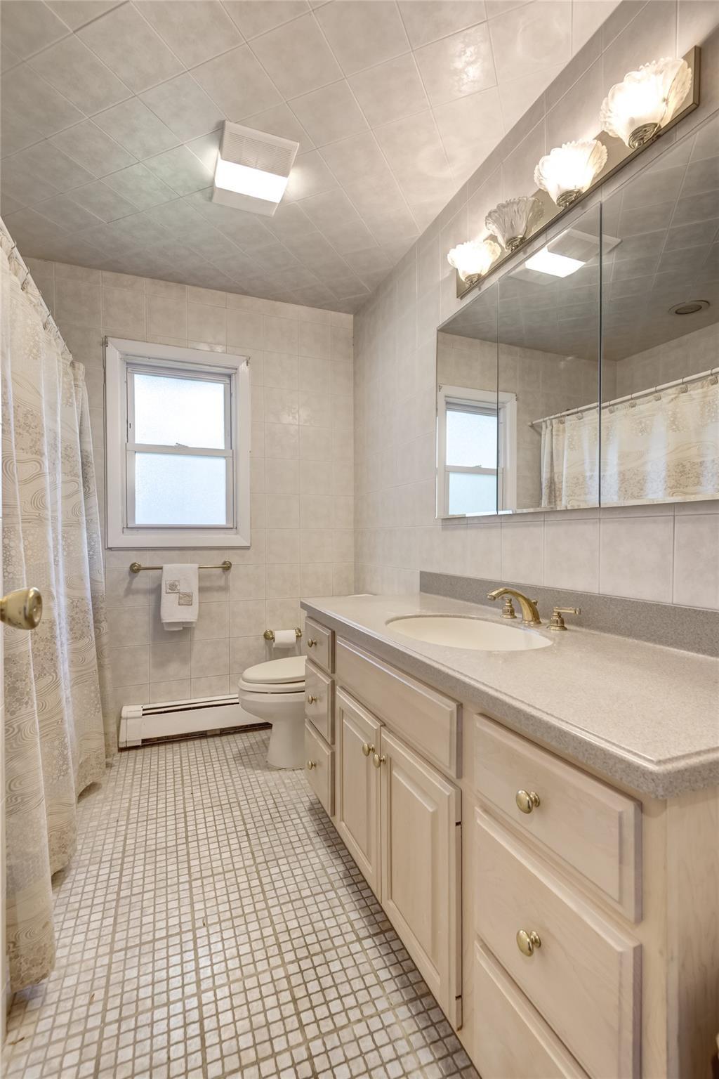 Single Family Newmarket  Nassau County, NY 11791, MLS-865739-20
