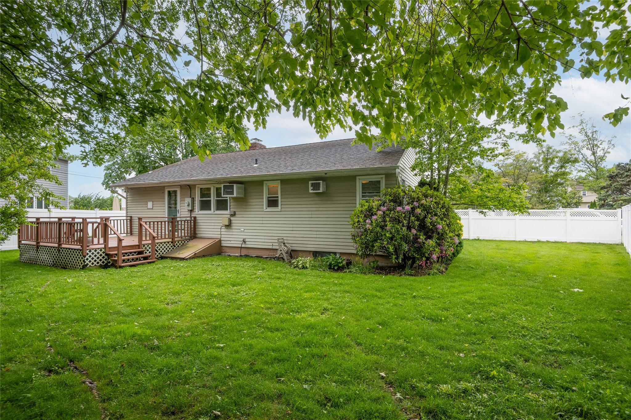 Single Family Newmarket  Nassau County, NY 11791, MLS-865739-22