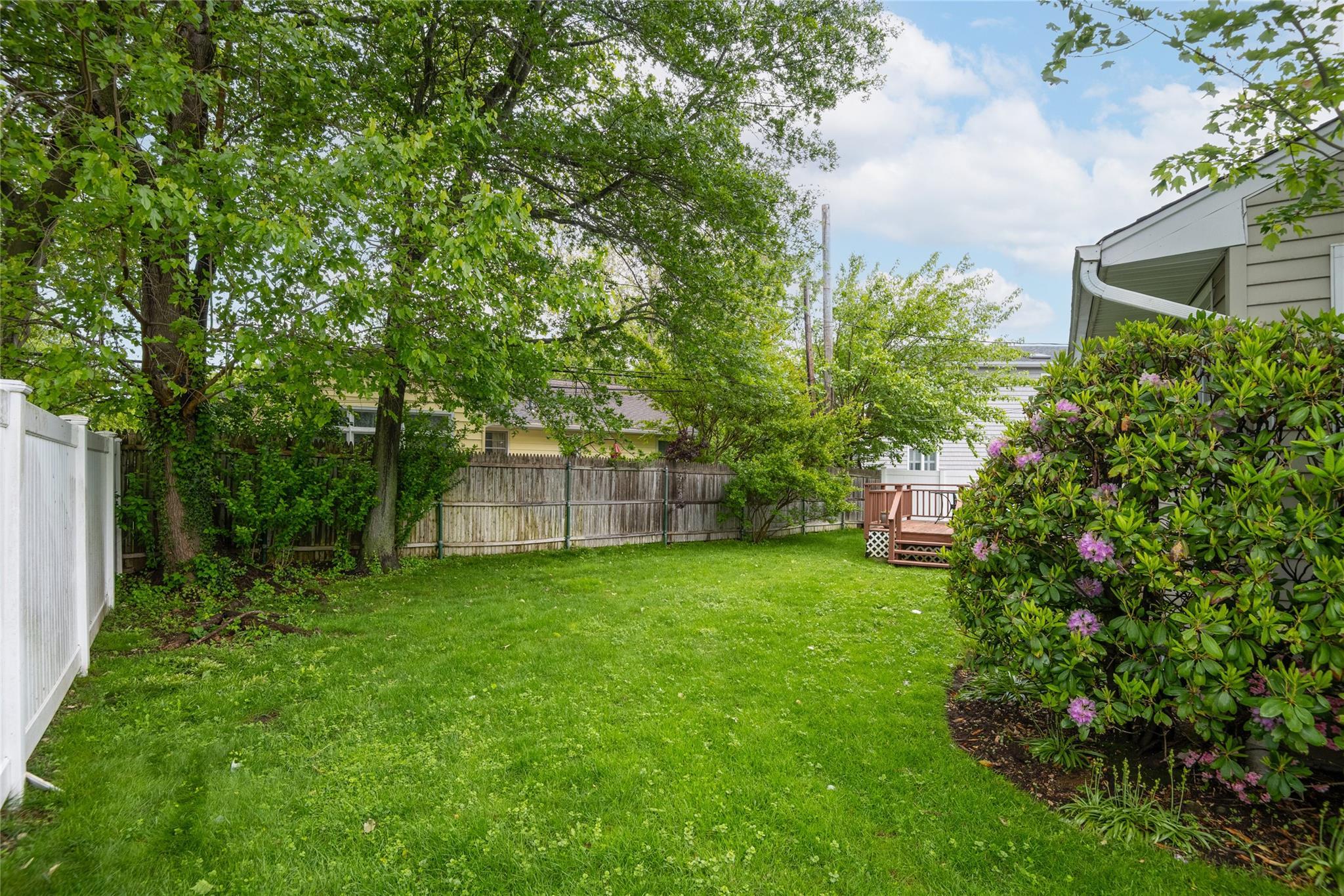 Single Family Newmarket  Nassau County, NY 11791, MLS-865739-24