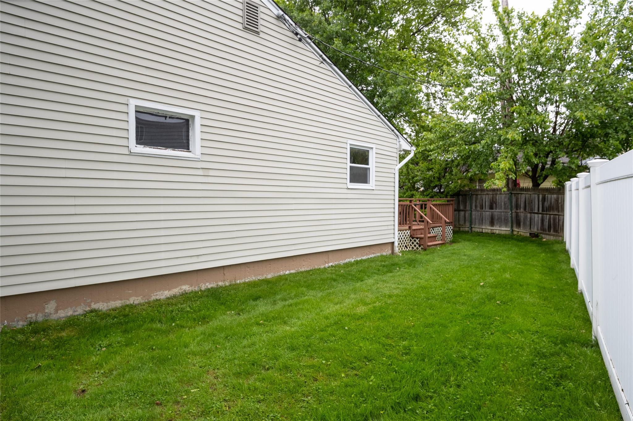 Single Family Newmarket  Nassau County, NY 11791, MLS-865739-25