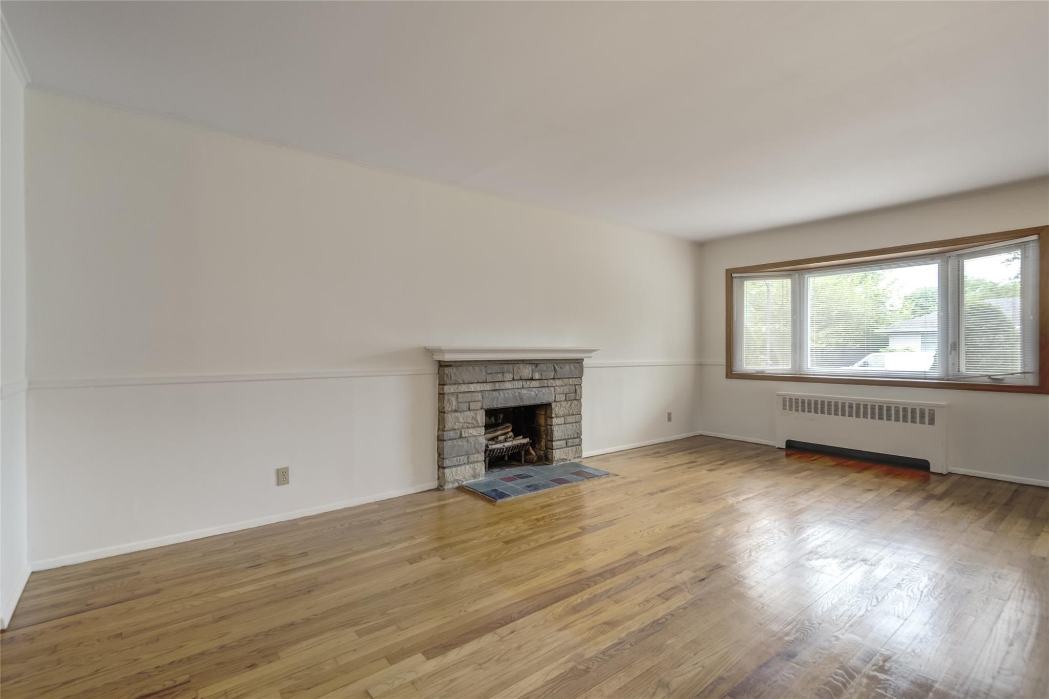 Single Family Newmarket  Nassau County, NY 11791, MLS-865739-5