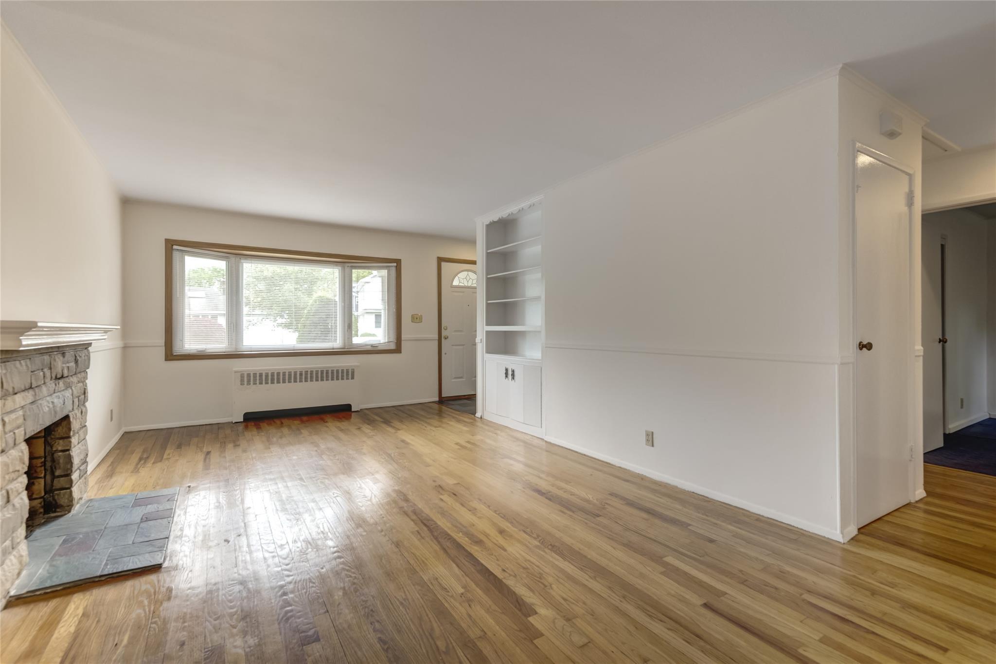 Single Family Newmarket  Nassau County, NY 11791, MLS-865739-6