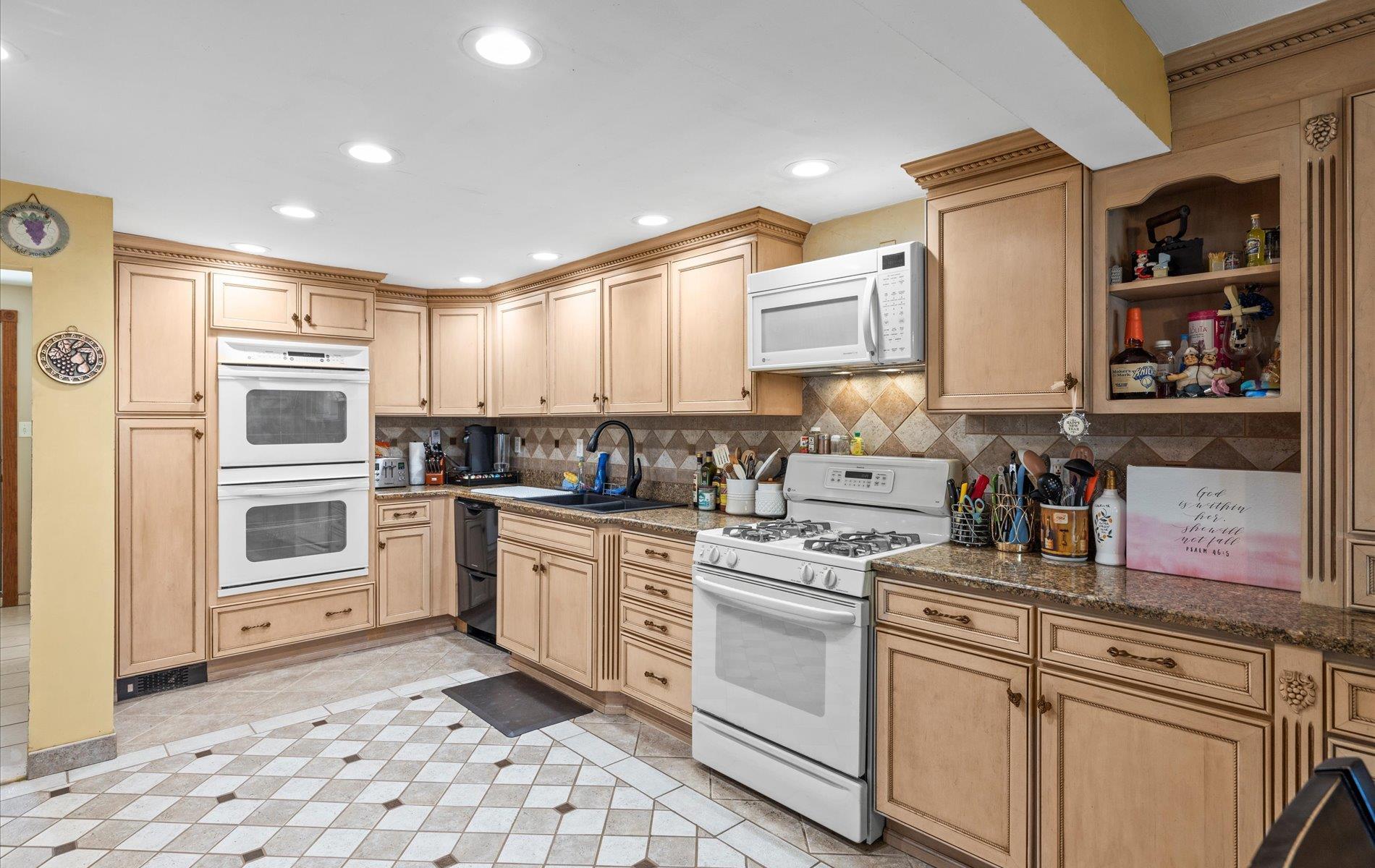Single Family Court  Nassau County, NY 11710, MLS-865846-10