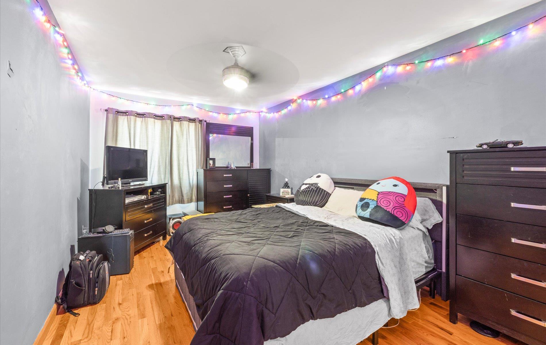 Single Family Court  Nassau County, NY 11710, MLS-865846-25
