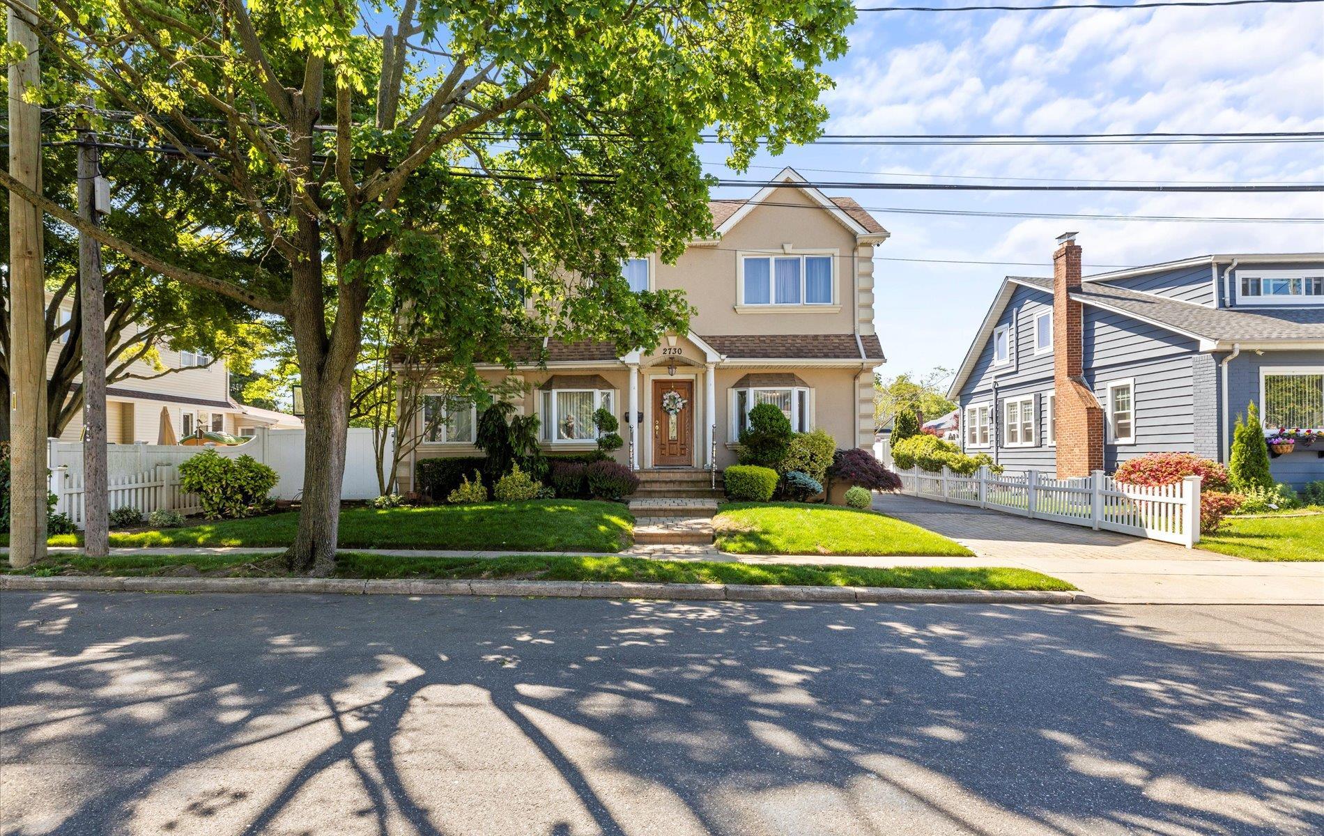 Single Family Court  Nassau County, NY 11710, MLS-865846-32