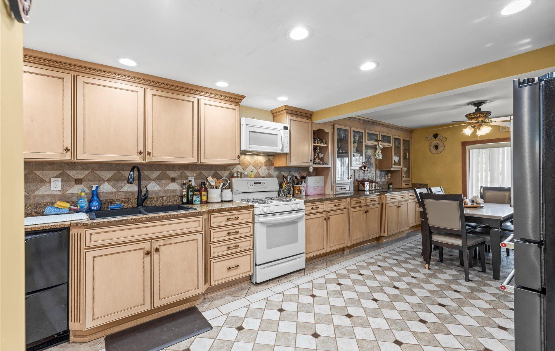 Single Family Court  Nassau County, NY 11710, MLS-865846-8