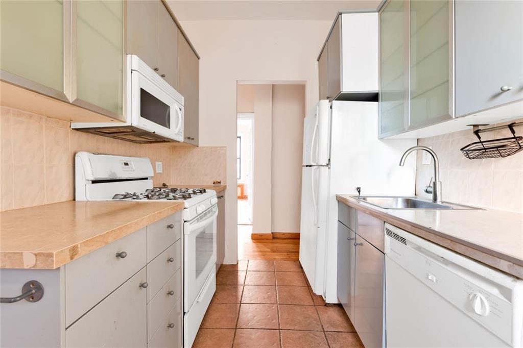 Single Family Dover  Brooklyn, NY 11235, MLS-865858-4