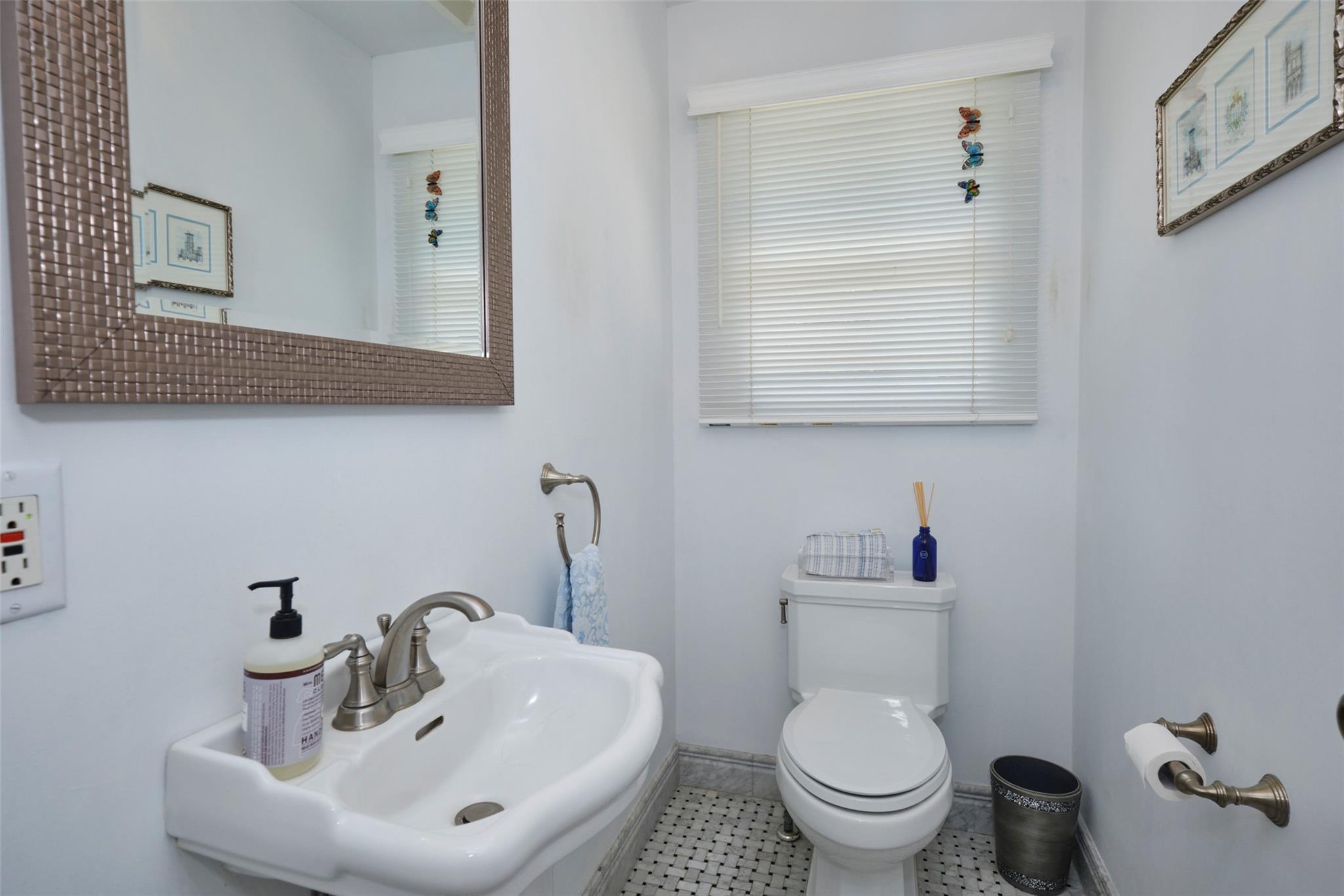 Single Family Deepdale  Nassau County, NY 11030, MLS-865912-15