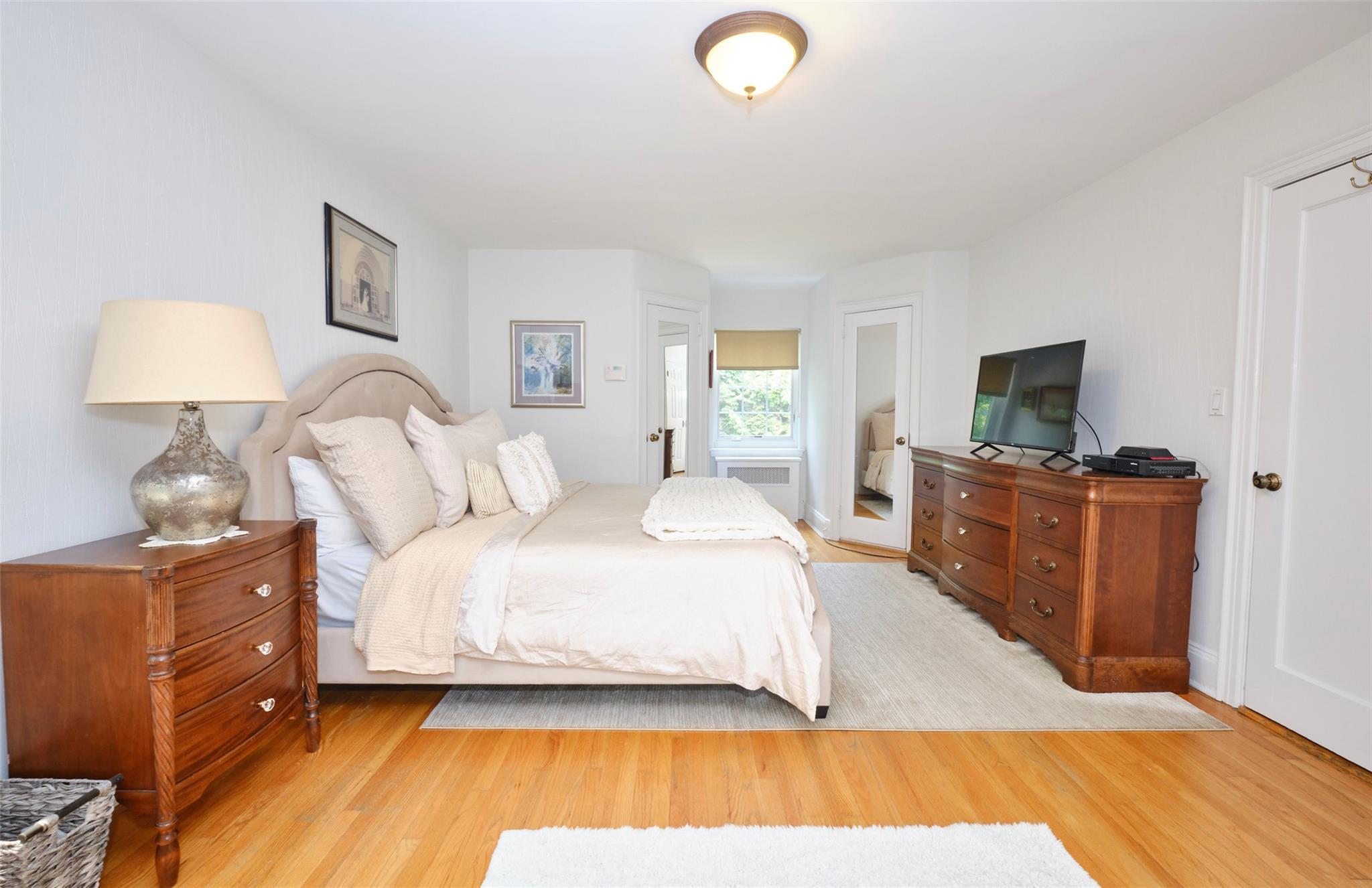 Single Family Deepdale  Nassau County, NY 11030, MLS-865912-17
