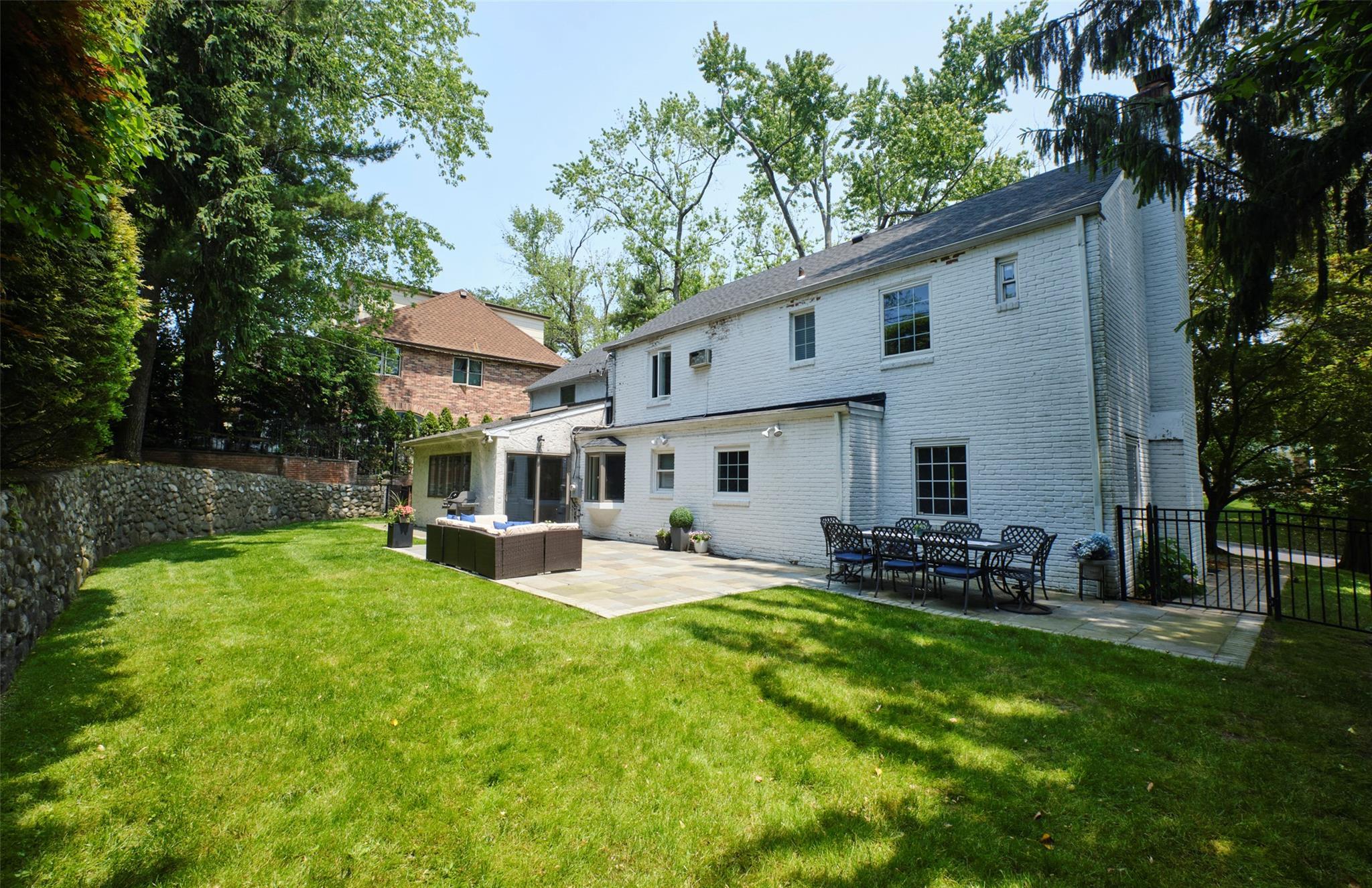 Single Family Deepdale  Nassau County, NY 11030, MLS-865912-26