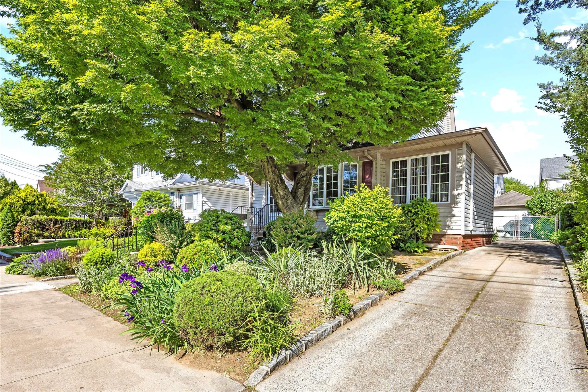 Single Family 169th  Queens, NY 11358, MLS-865920-28