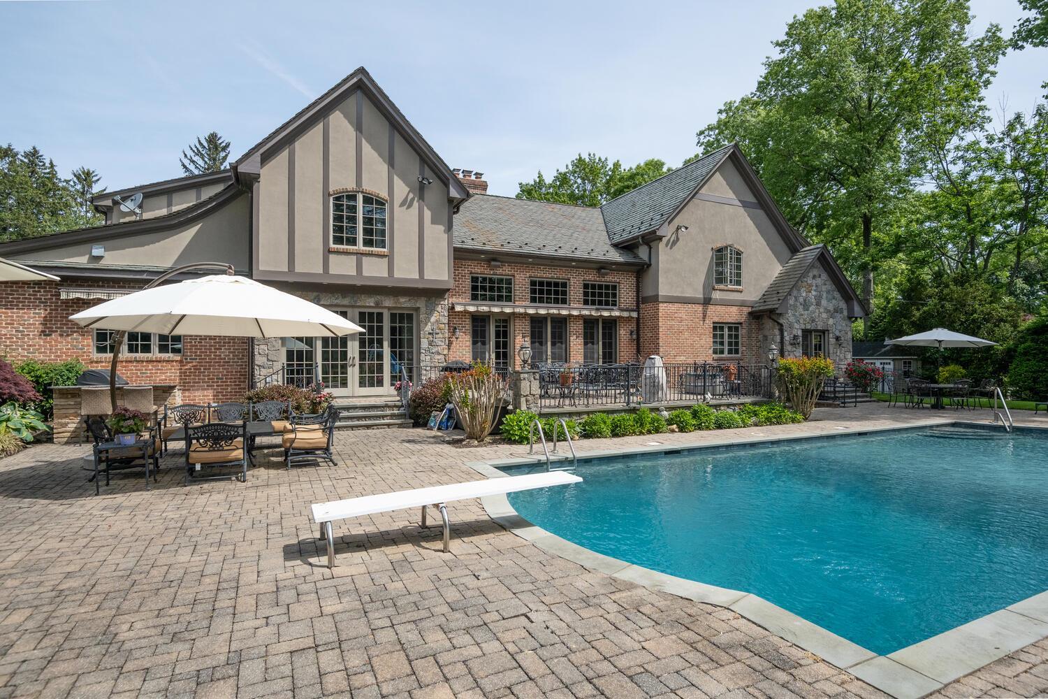 Single Family Elderfields  Nassau County, NY 11030, MLS-865943-18