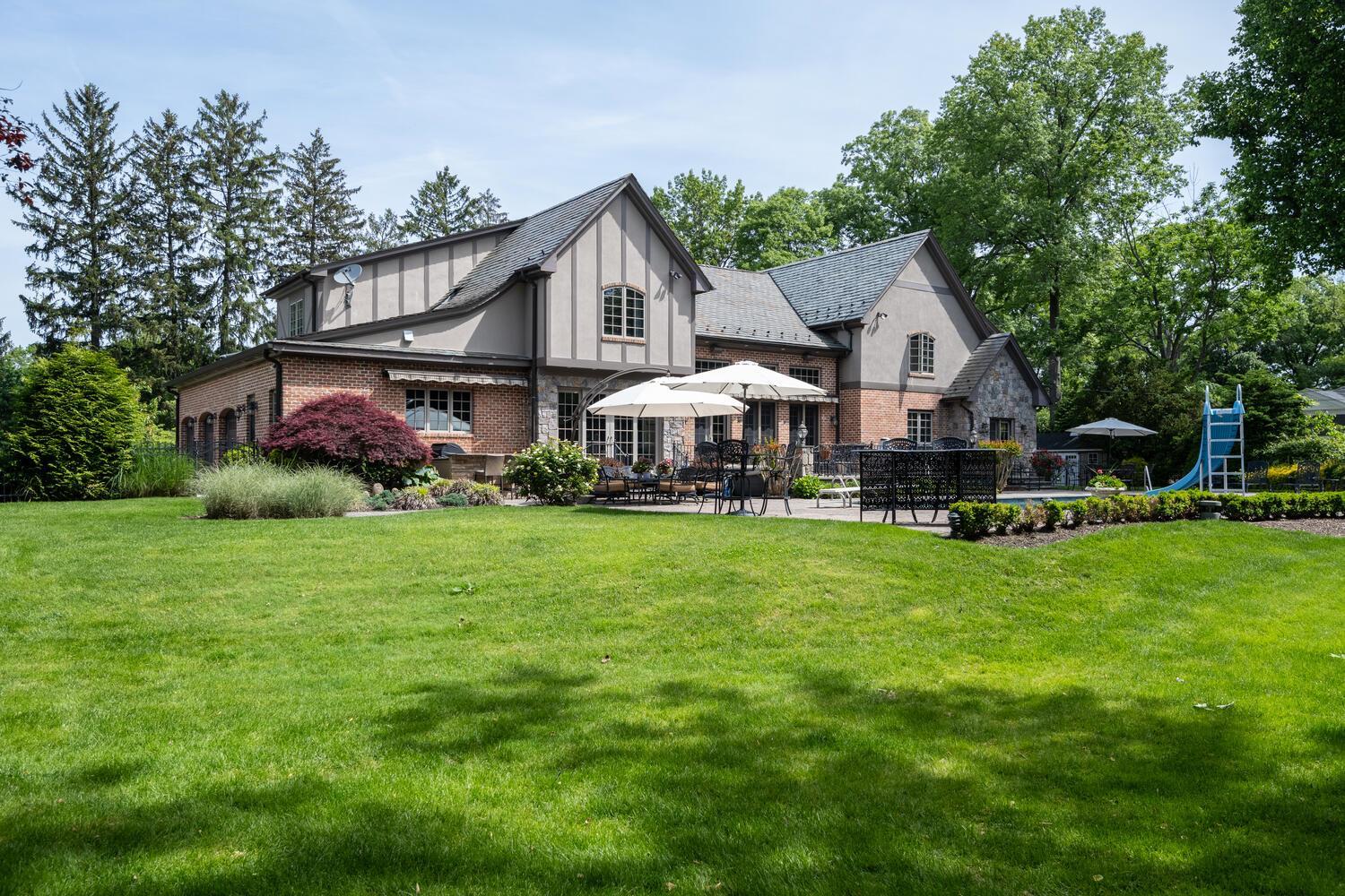 Single Family Elderfields  Nassau County, NY 11030, MLS-865943-21