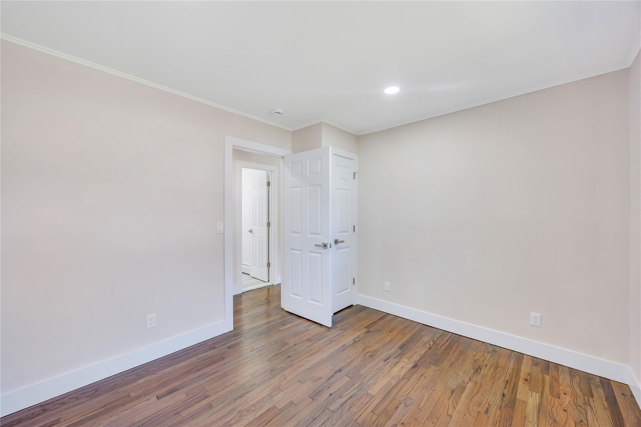 Single Family Bay  Suffolk County, NY 11772, MLS-865970-21