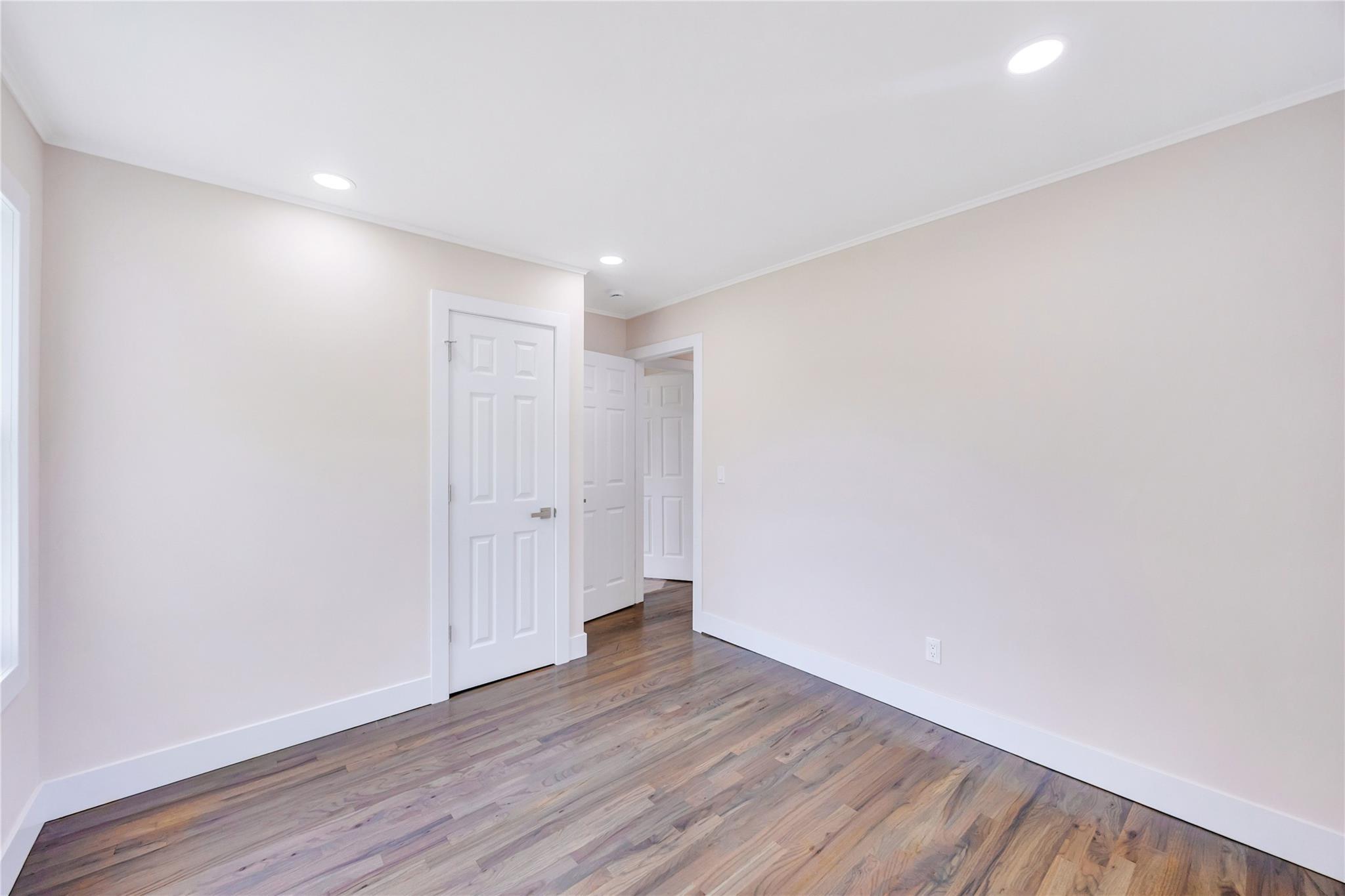 Single Family Bay  Suffolk County, NY 11772, MLS-865970-25