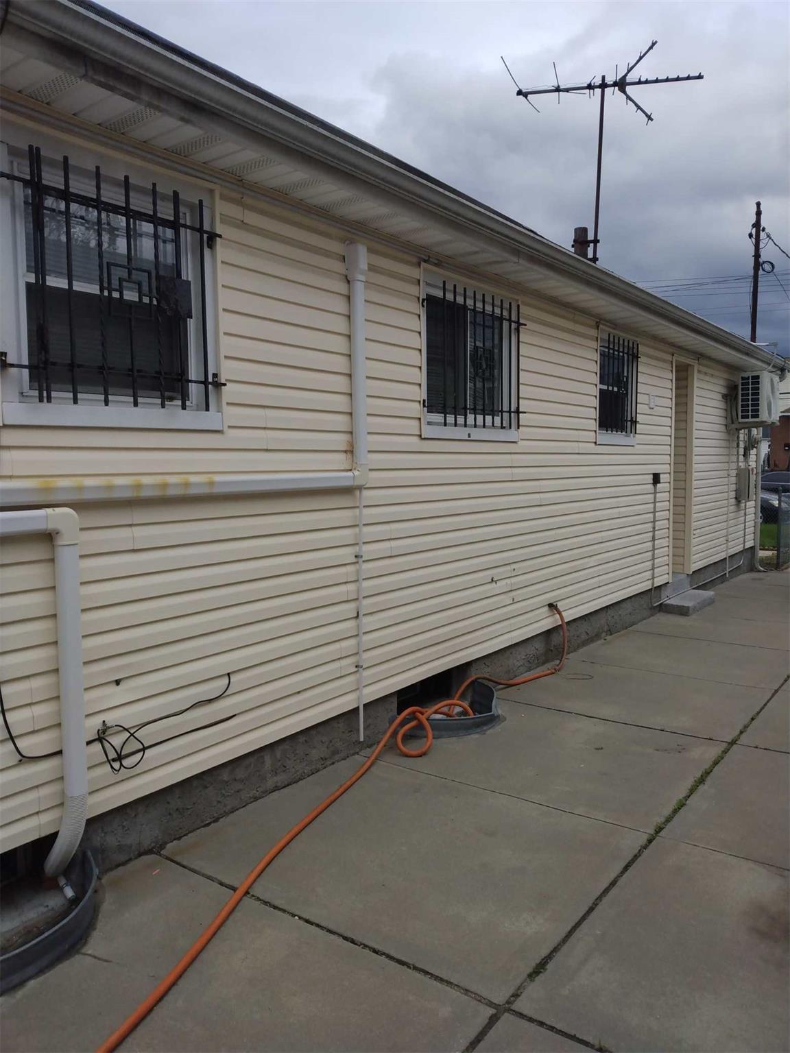 Single Family 229th Street  Queens, NY 11413, MLS-865985-3
