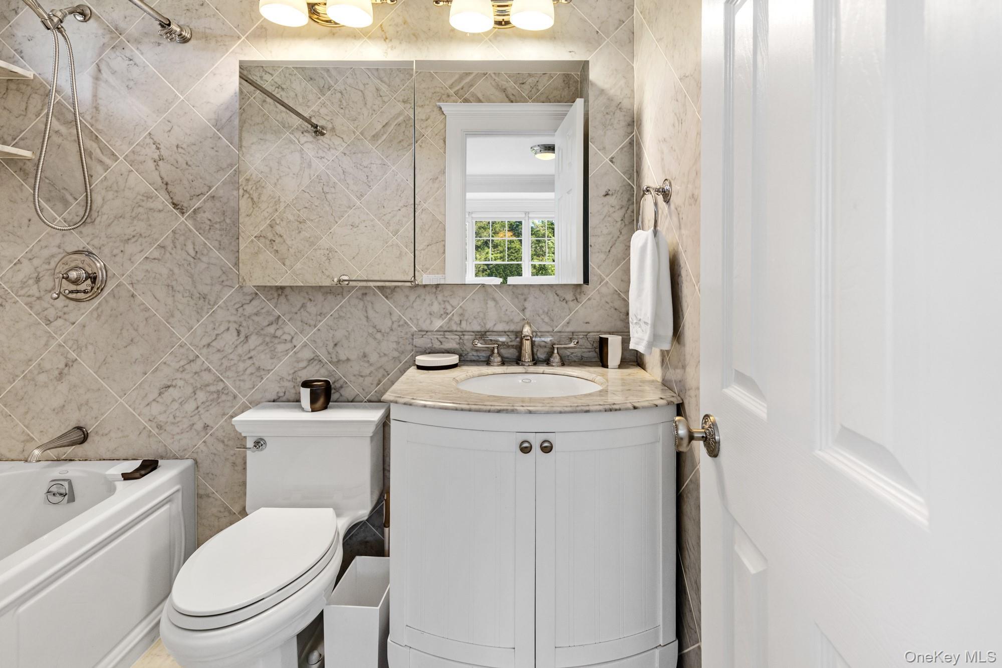 Single Family Lower 7 Ponds Suffolk County, NY 11976, MLS-866002-20