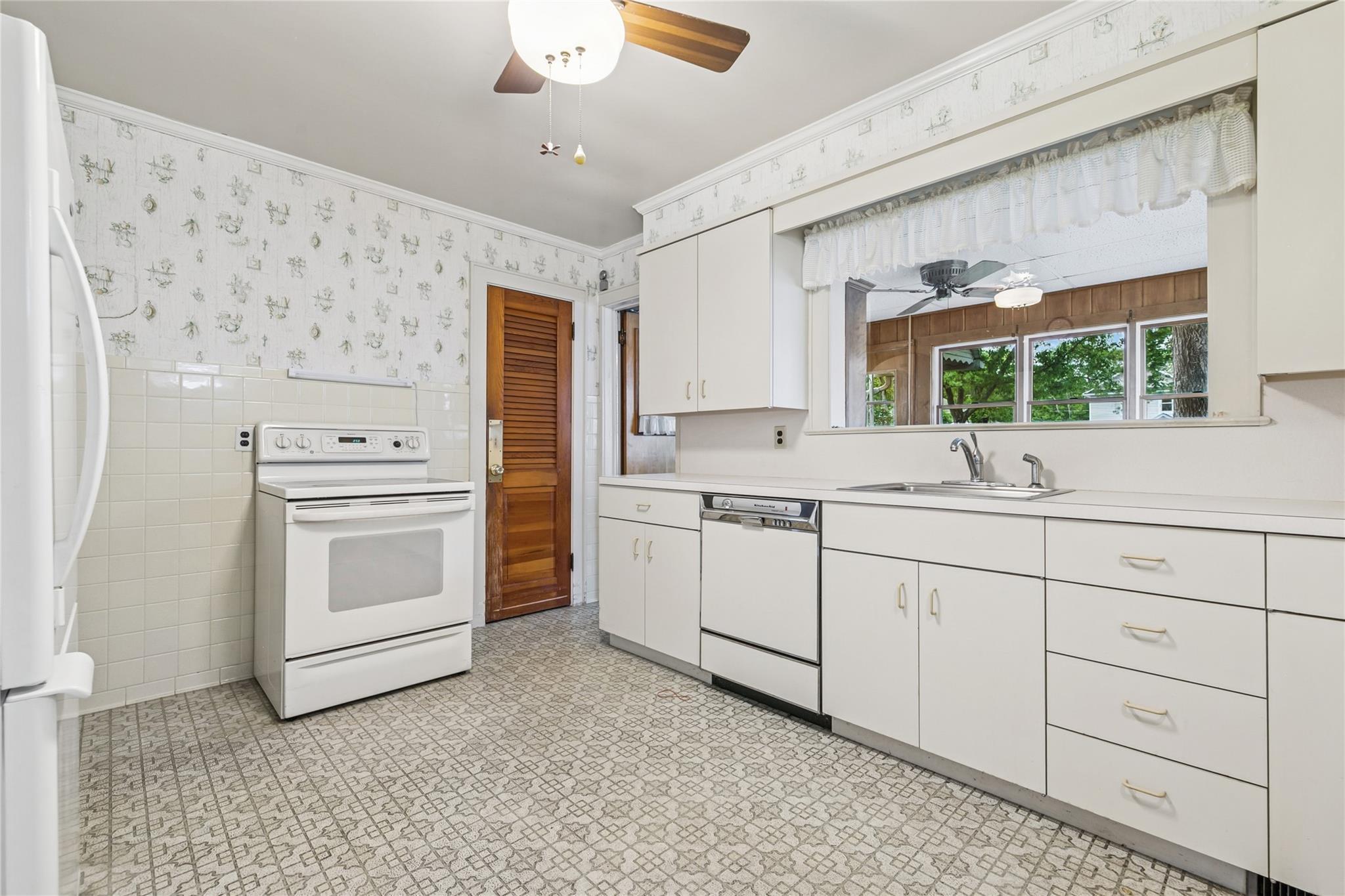 Single Family Woodhull  Suffolk County, NY 11901, MLS-866006-13