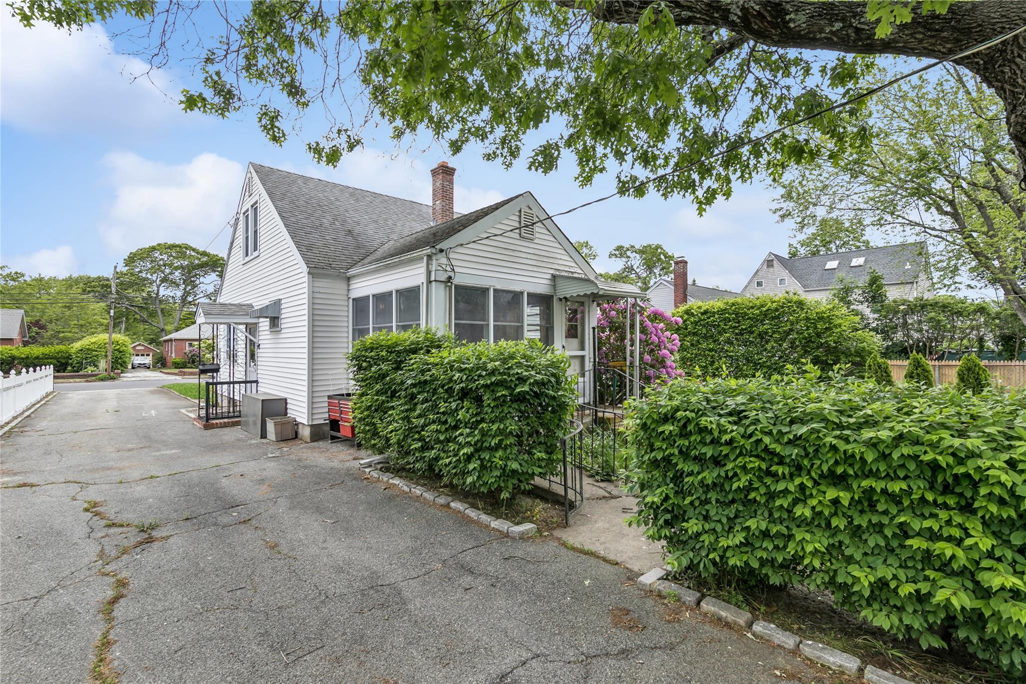Single Family Woodhull  Suffolk County, NY 11901, MLS-866006-20