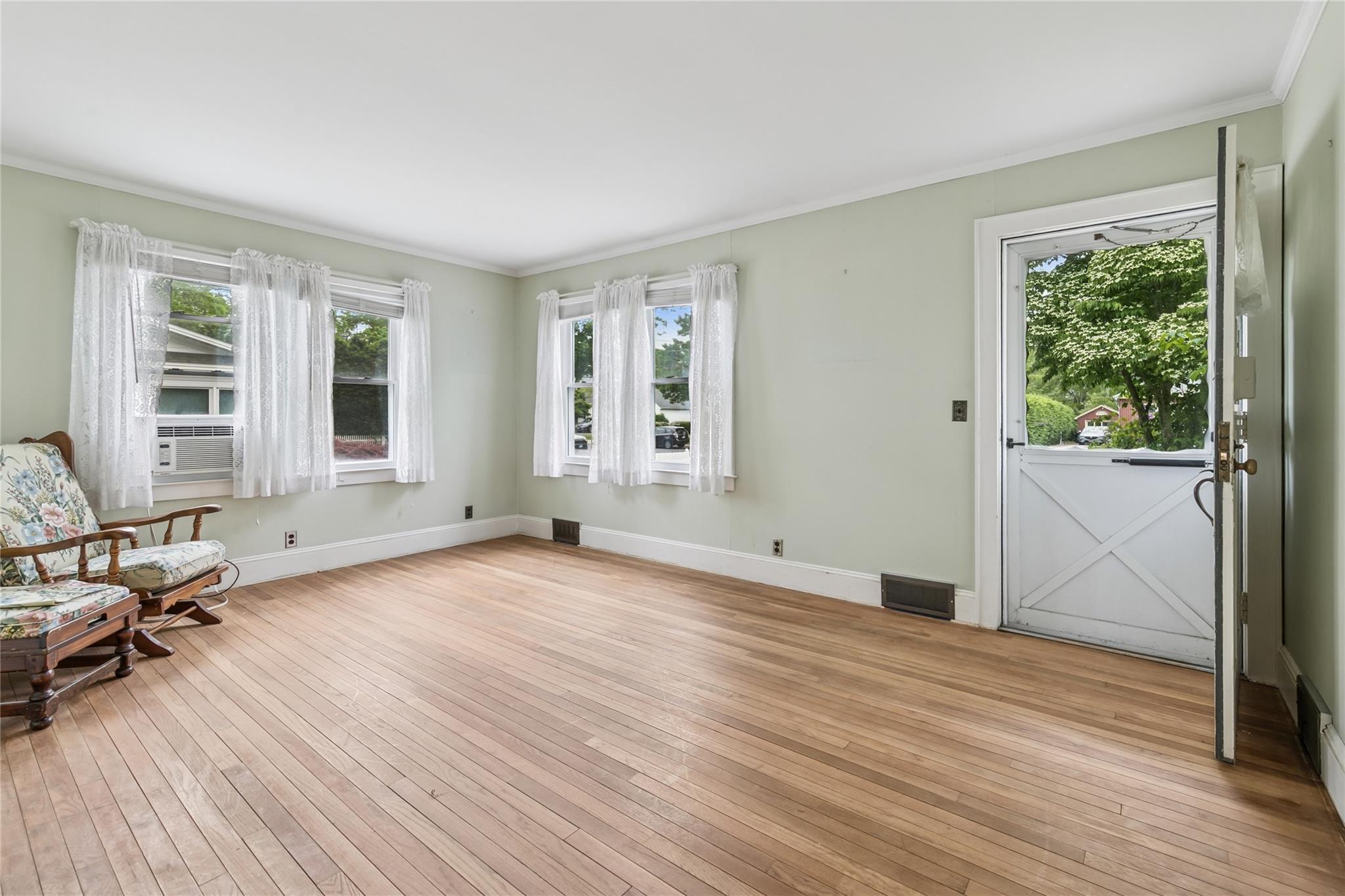 Single Family Woodhull  Suffolk County, NY 11901, MLS-866006-4