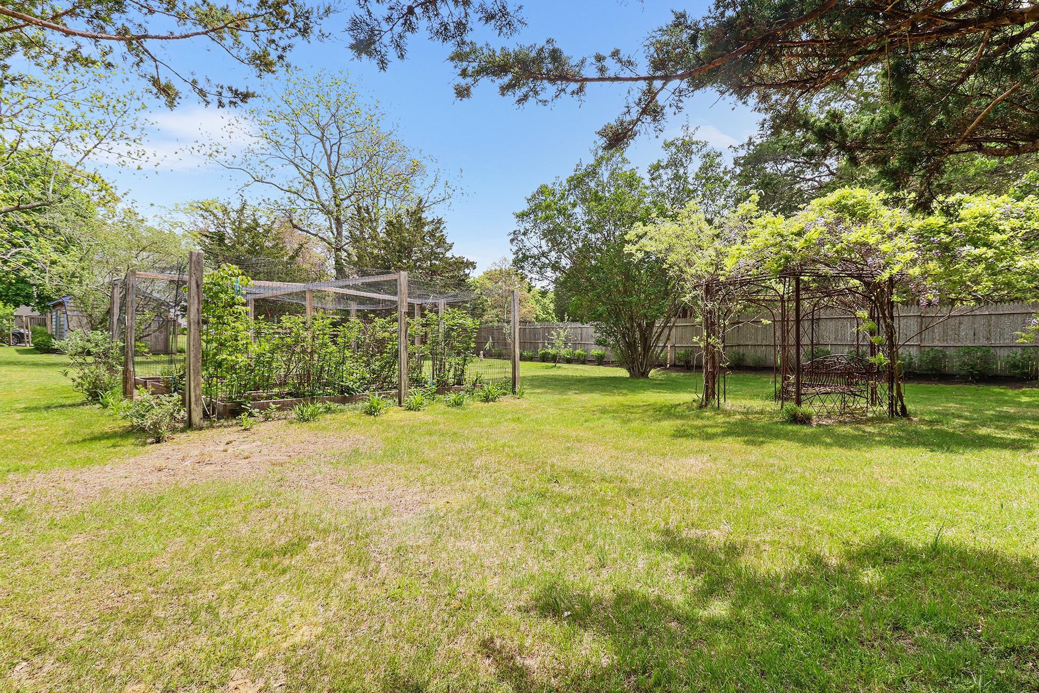 Single Family Accabonac  Suffolk County, NY 11937, MLS-866008-25