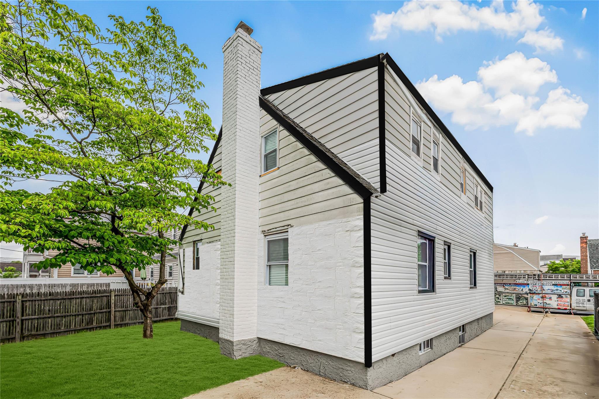 Single Family Dorchester  Nassau County, NY 11530, MLS-866012-34