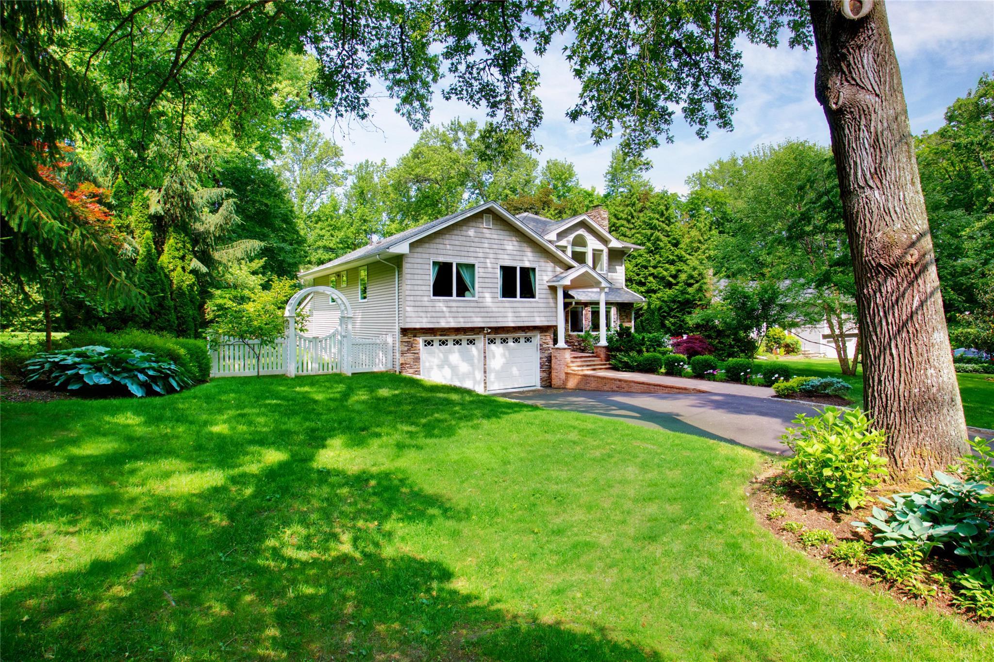 Single Family Rockwood  Nassau County, NY 11030, MLS-866061-2
